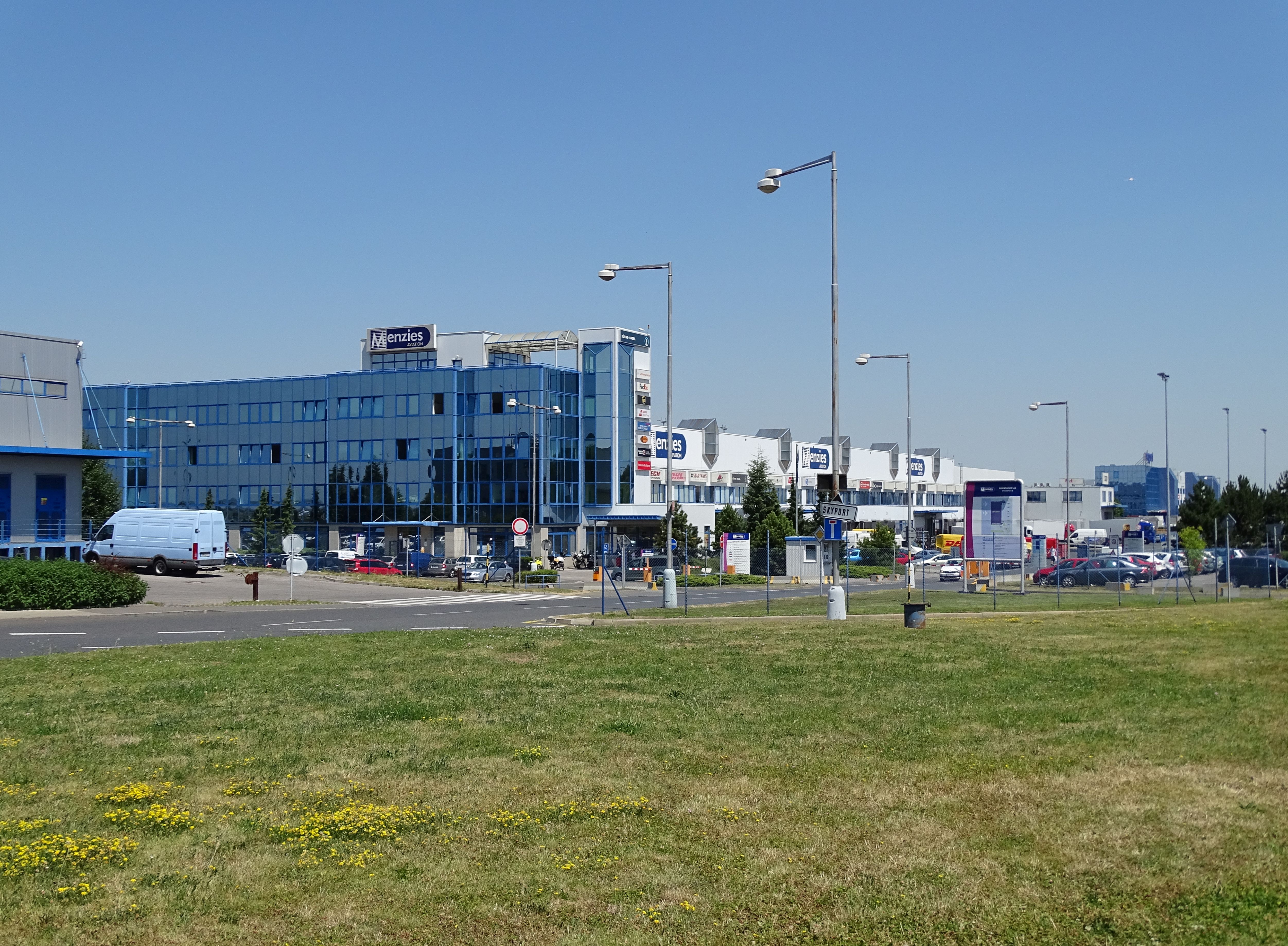 Ruzyně, cargo terminál Menzies Aviation (01)