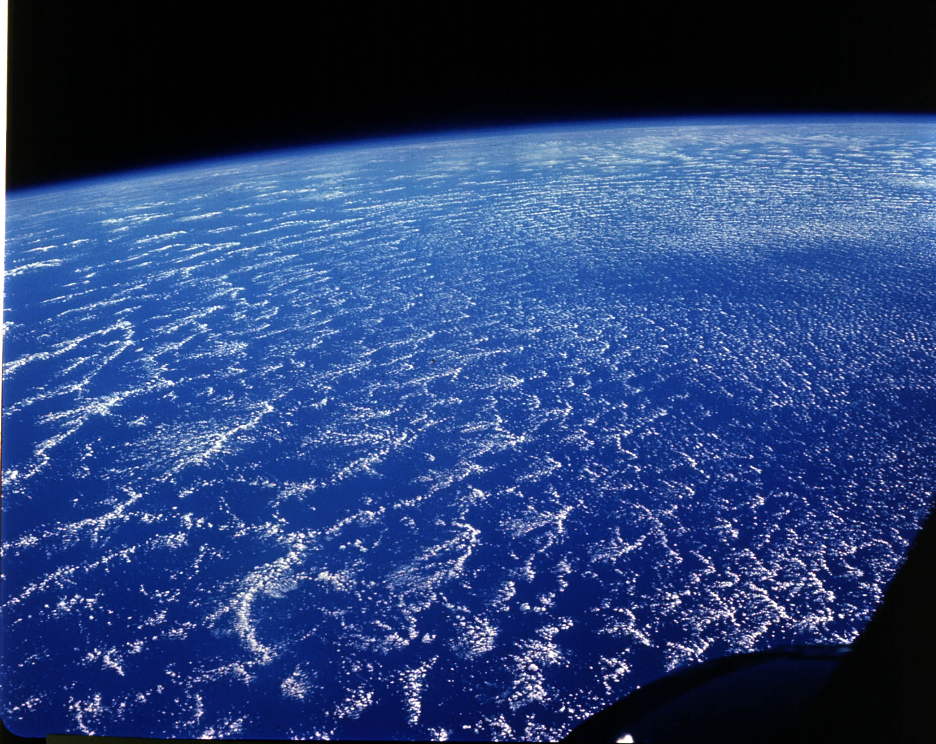 S65-63264: red de nubes estratocúmulos al suroeste de las islas Canarias, en la Tierra