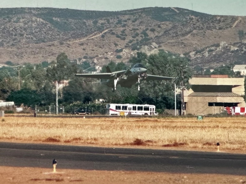 Landung des F-14 Tomcat des SDASM auf dem Gillespie Field