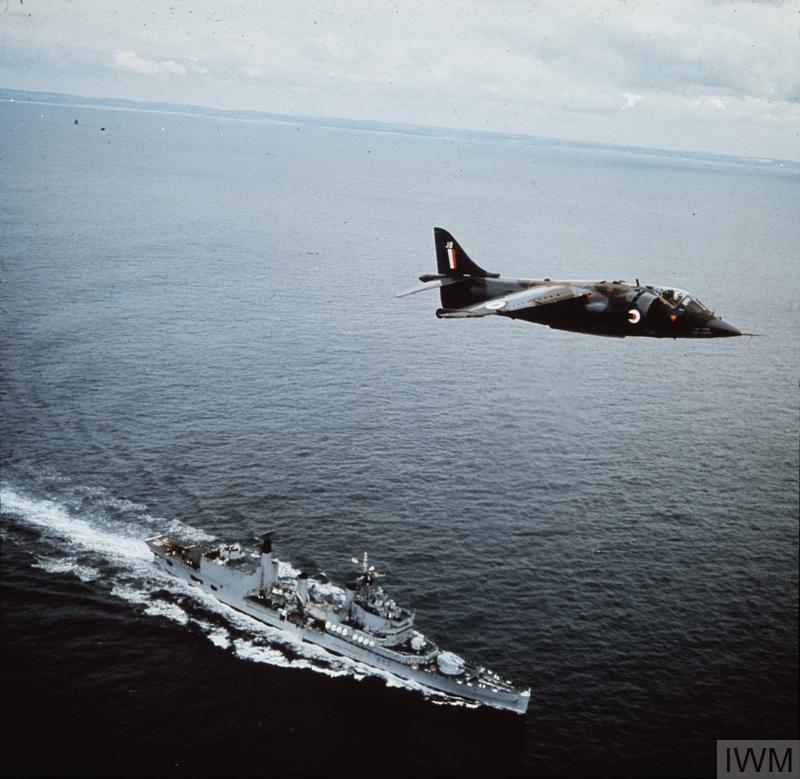 SHIPS OF THE ROYAL NAVY 1945-1989 HU
