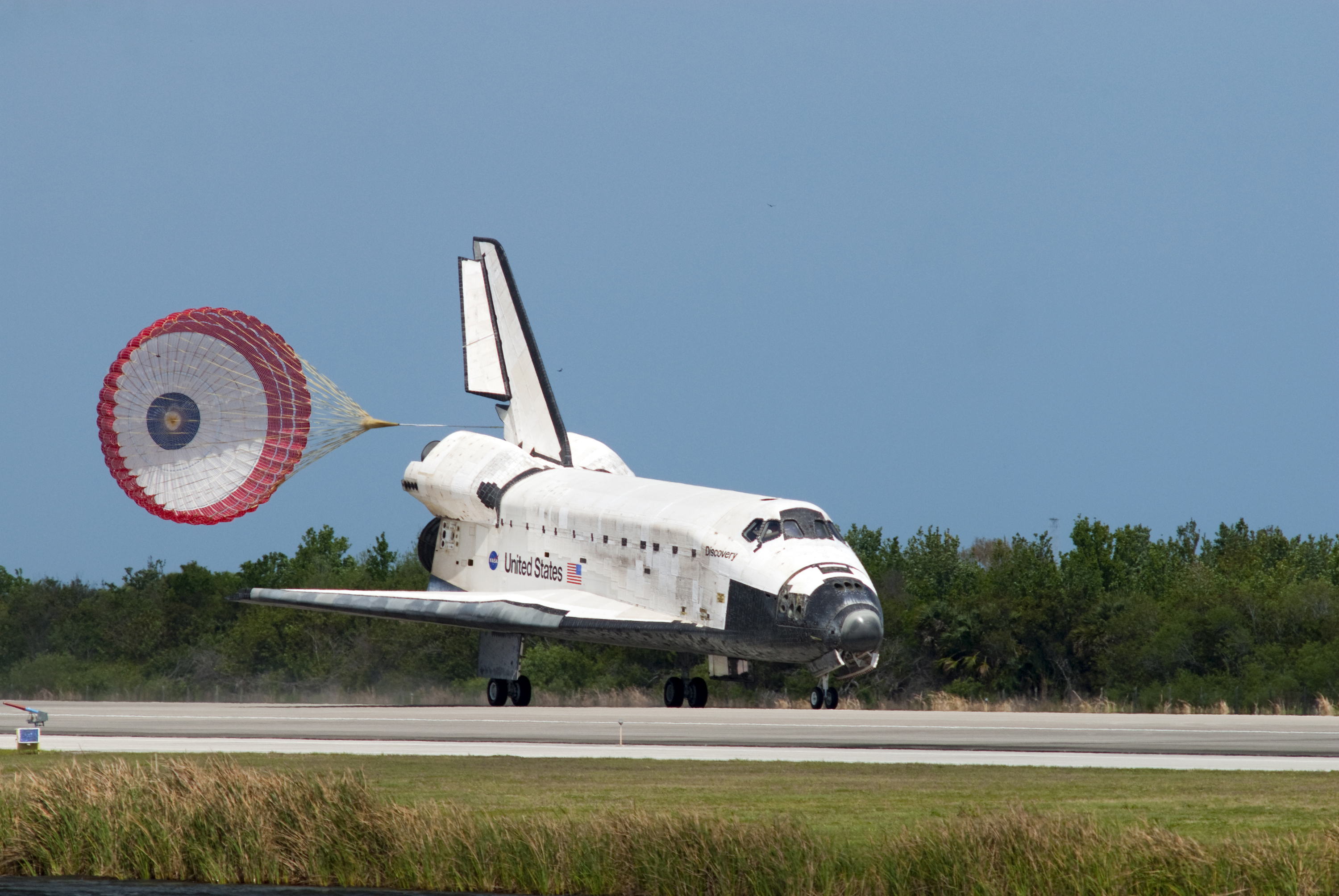 ¿A que velocidad viaja el transbordador espacial?