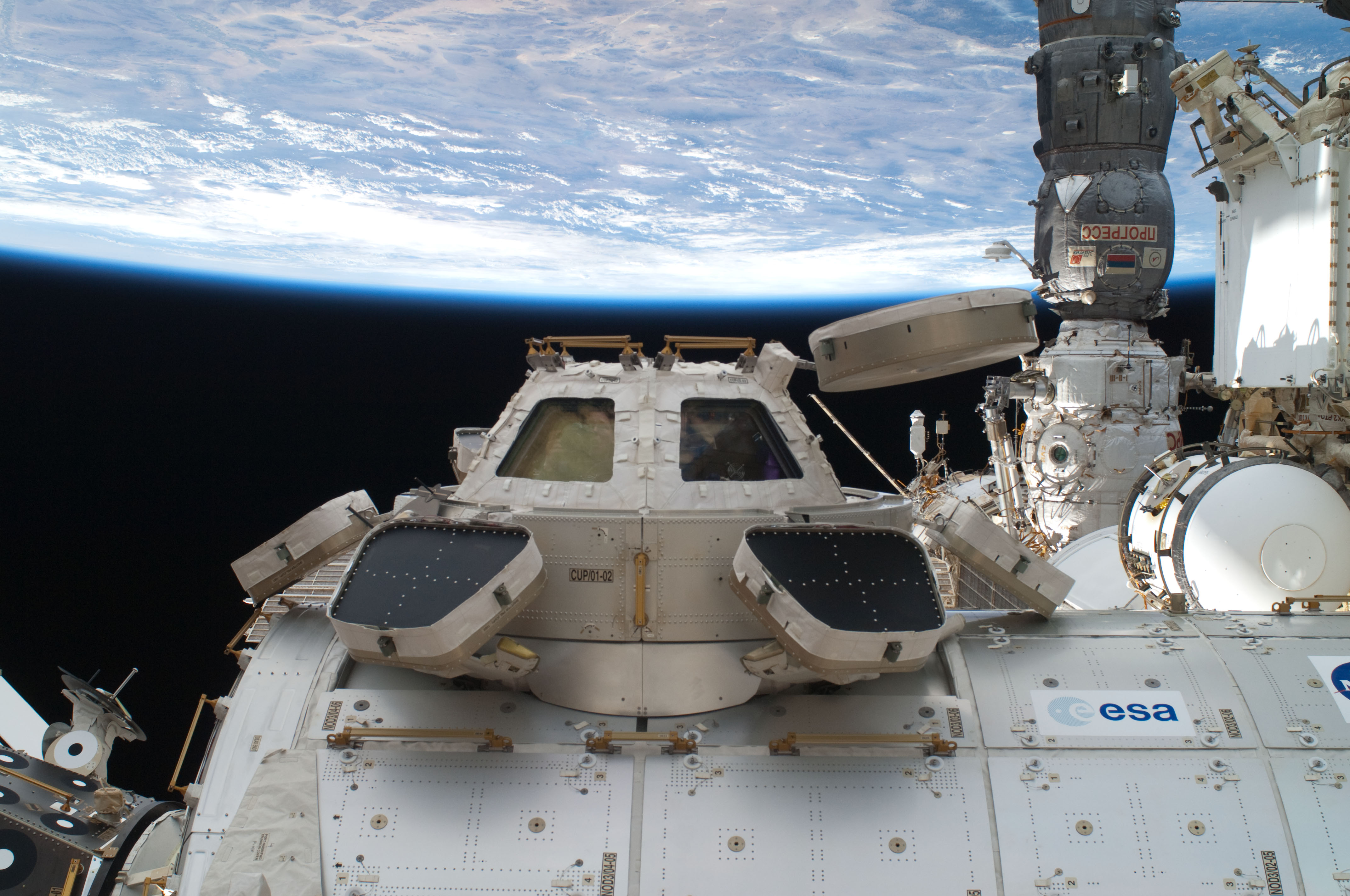 STS-135, actividad extravehicular en la Cupola y el módulo Tranquility