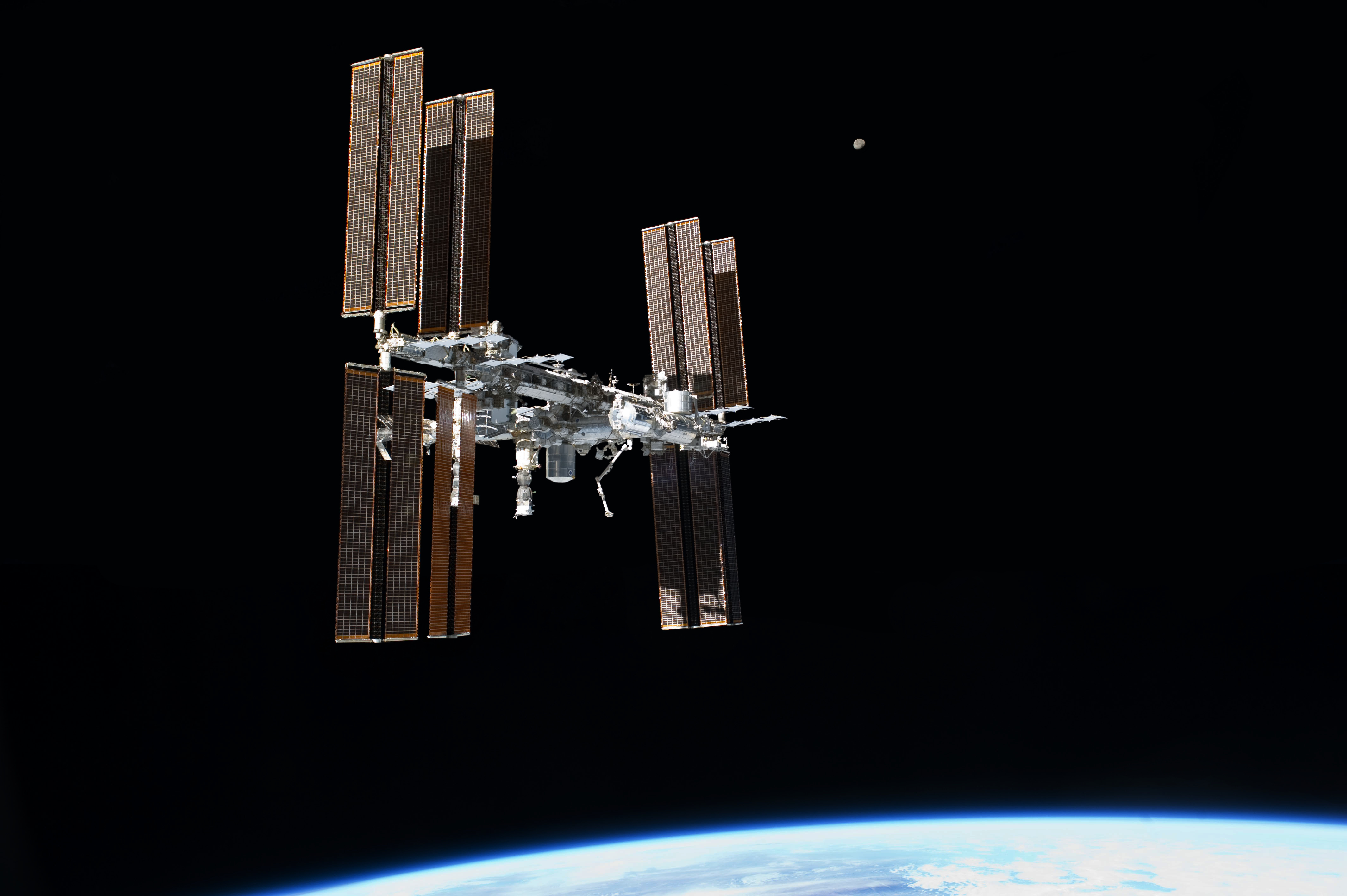 STS-135, último sobrevuelo de la ISS 1
