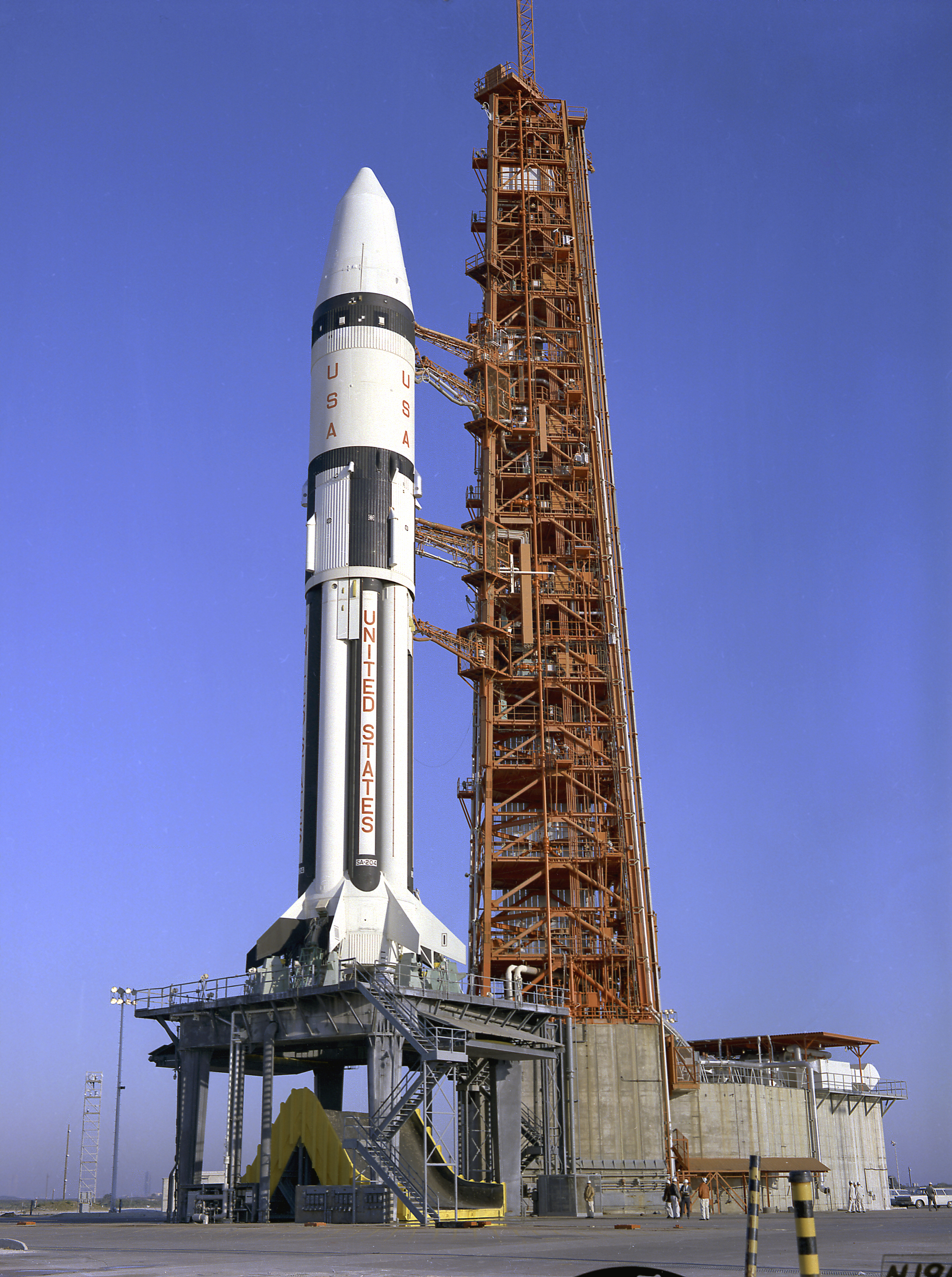 Saturn IB AS-204 a la espera del despegue en LC-37B