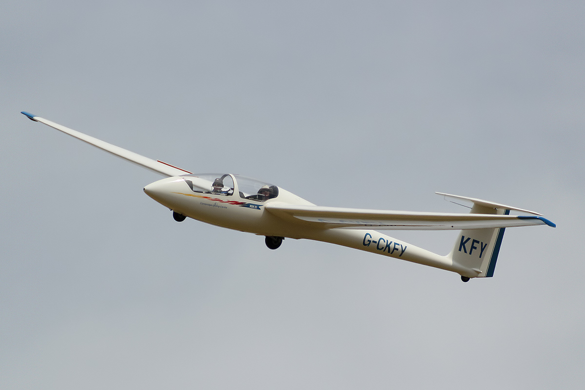 Schleicher ASK 21 G-CKFY, RAF Gransden Lodge (Standort des Cambridge Gliding Club)