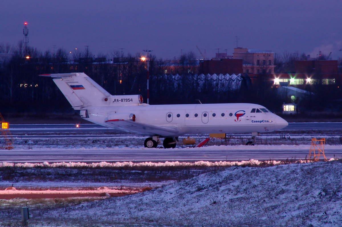 Severstal Air Enterprise Yakovlev Yak-40K Dvurekov 1