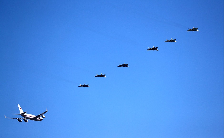 Six Su-57 fifth generation fighters escort Putin's airliner to airport