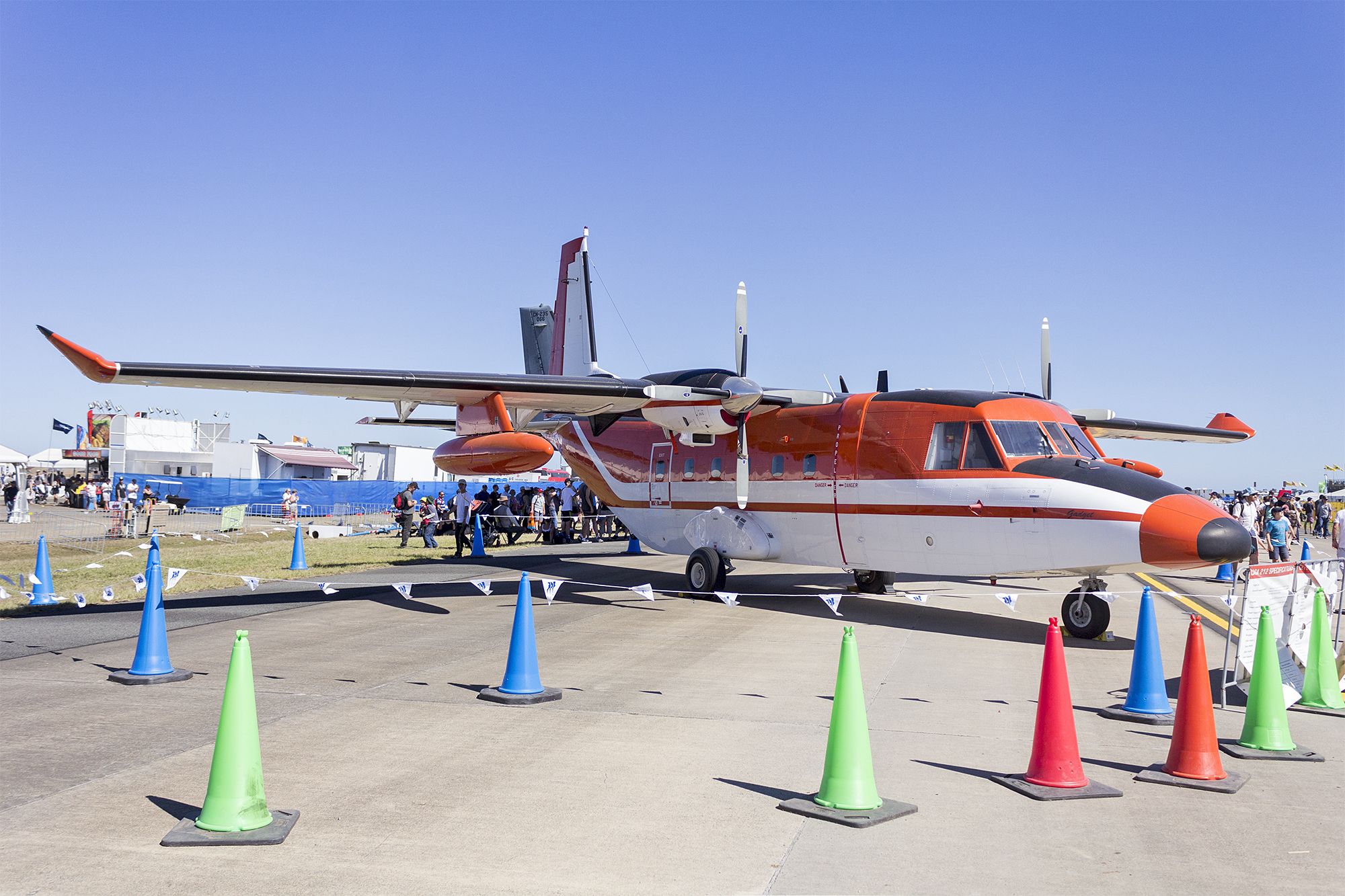Skytraders CASA C-212 EE (C-212-400) VH-VHB en el Avalon Airshow 2013, segunda vista
