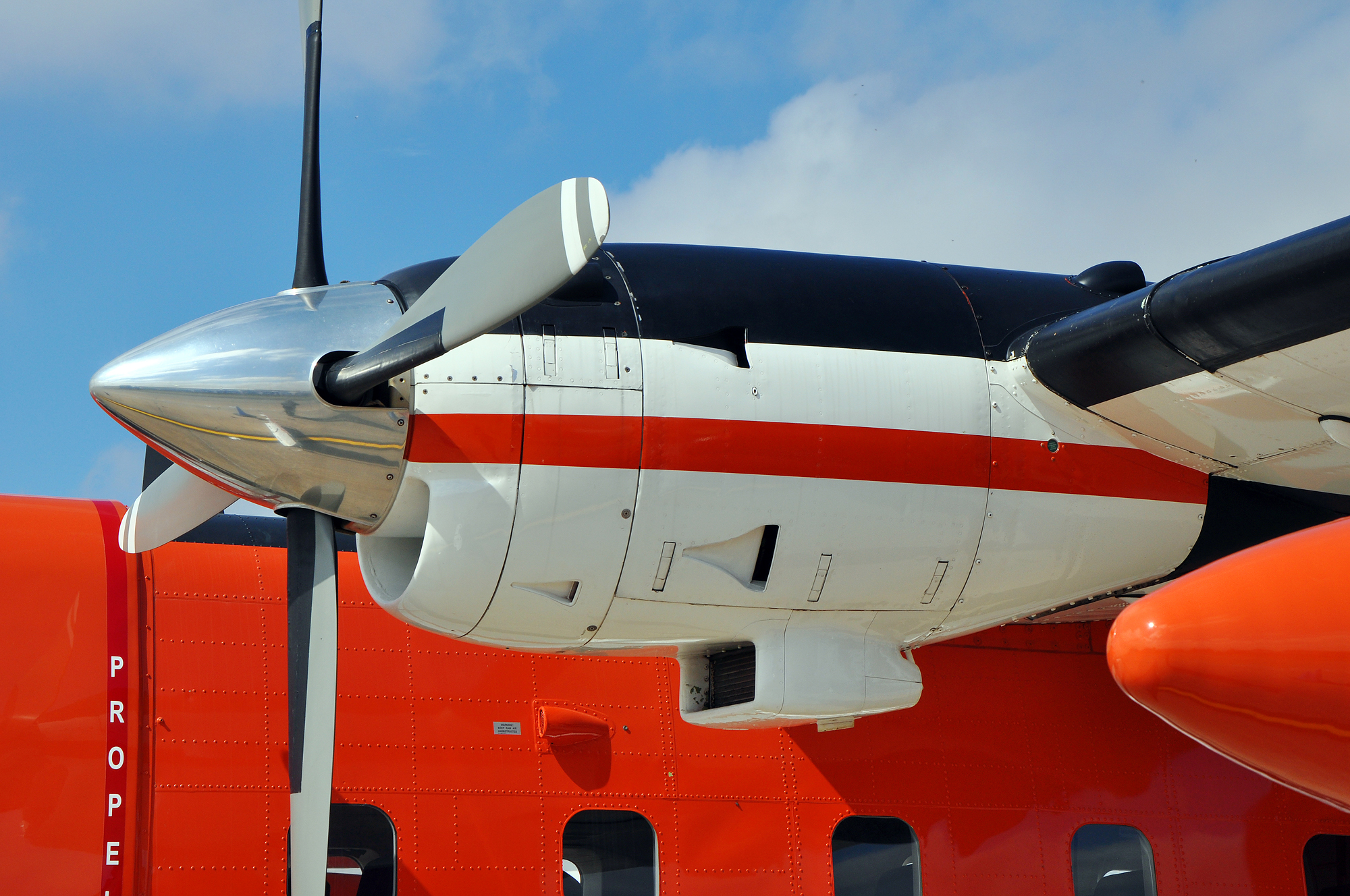 Skytraders VH-VHB CASA C-212-400EE: primer plano del motor TPE331-12JR-701C, Avalon 2013