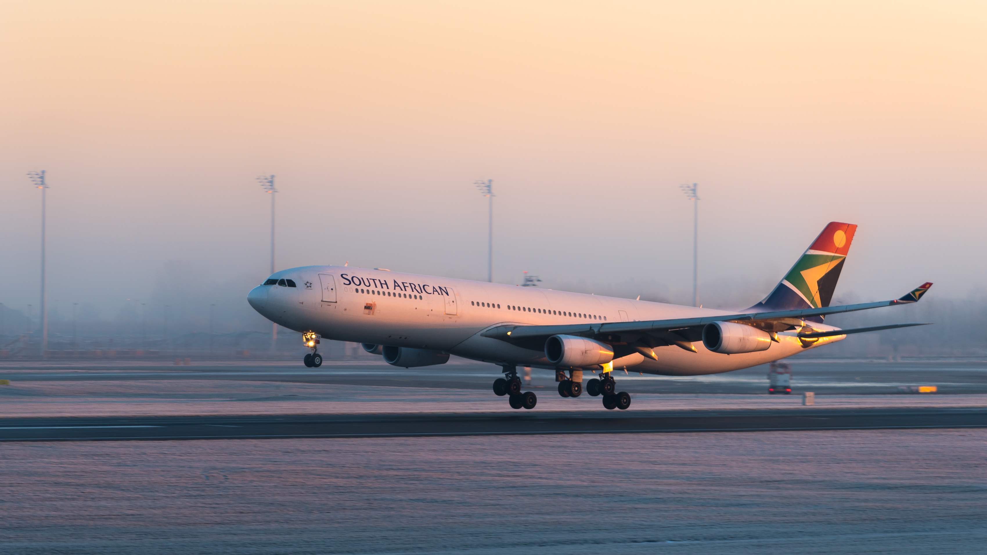 South African Airways Airbus A340-313 ZS SXE MUC 2015 02