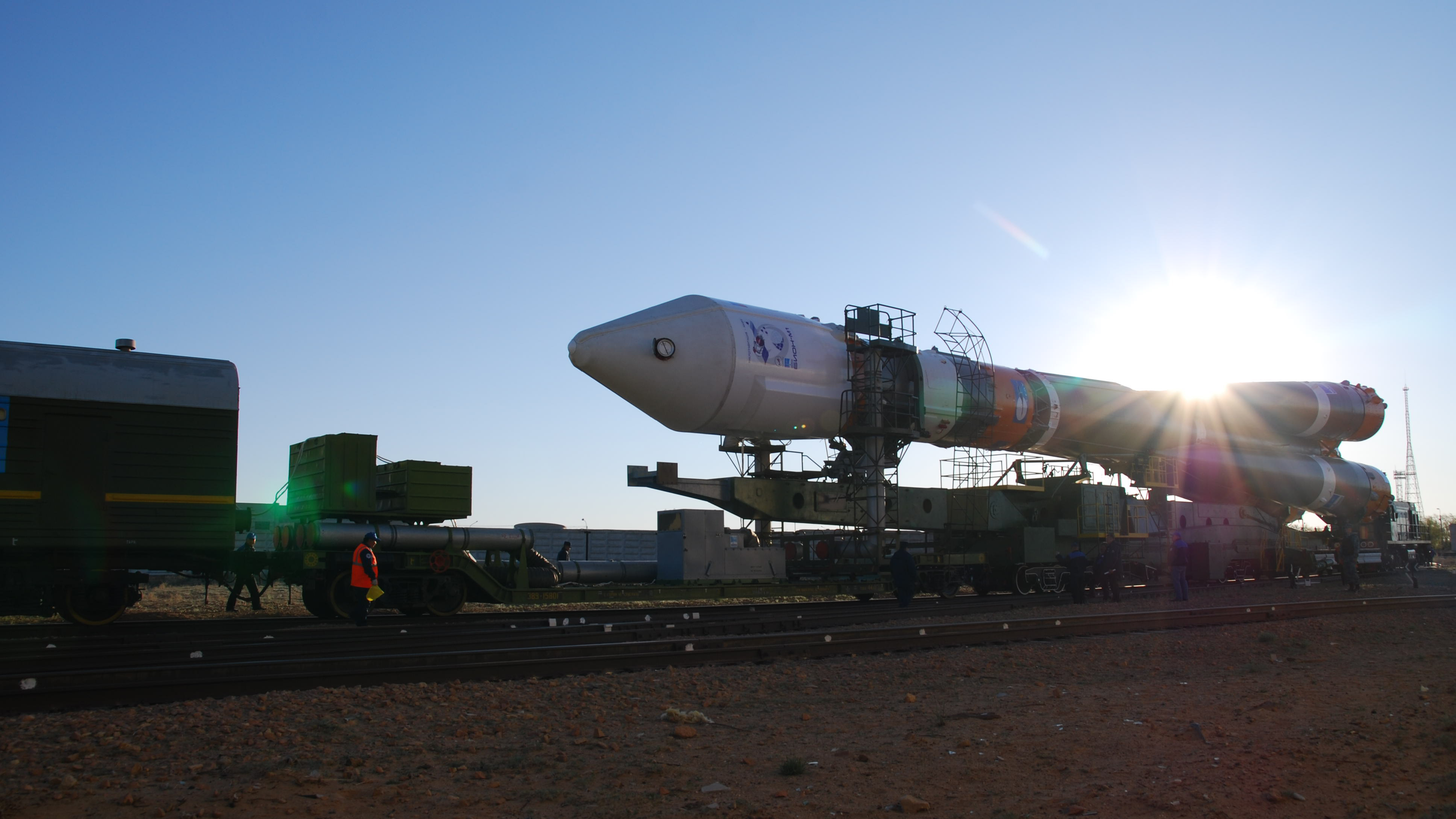 Soyuz-2.1a with BION-M1 on its way to the launch pad