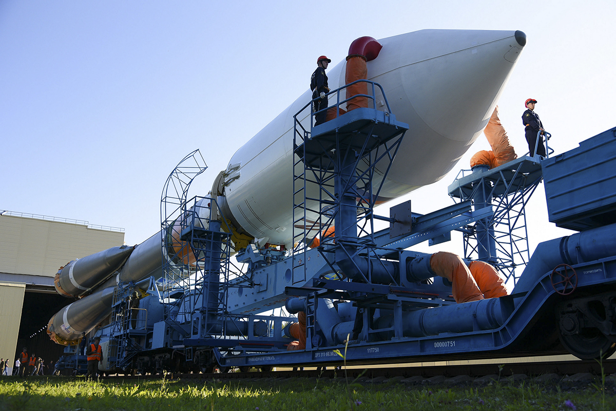 Soyuz-2.1b on its way uphill with GLONASS-K2 13L