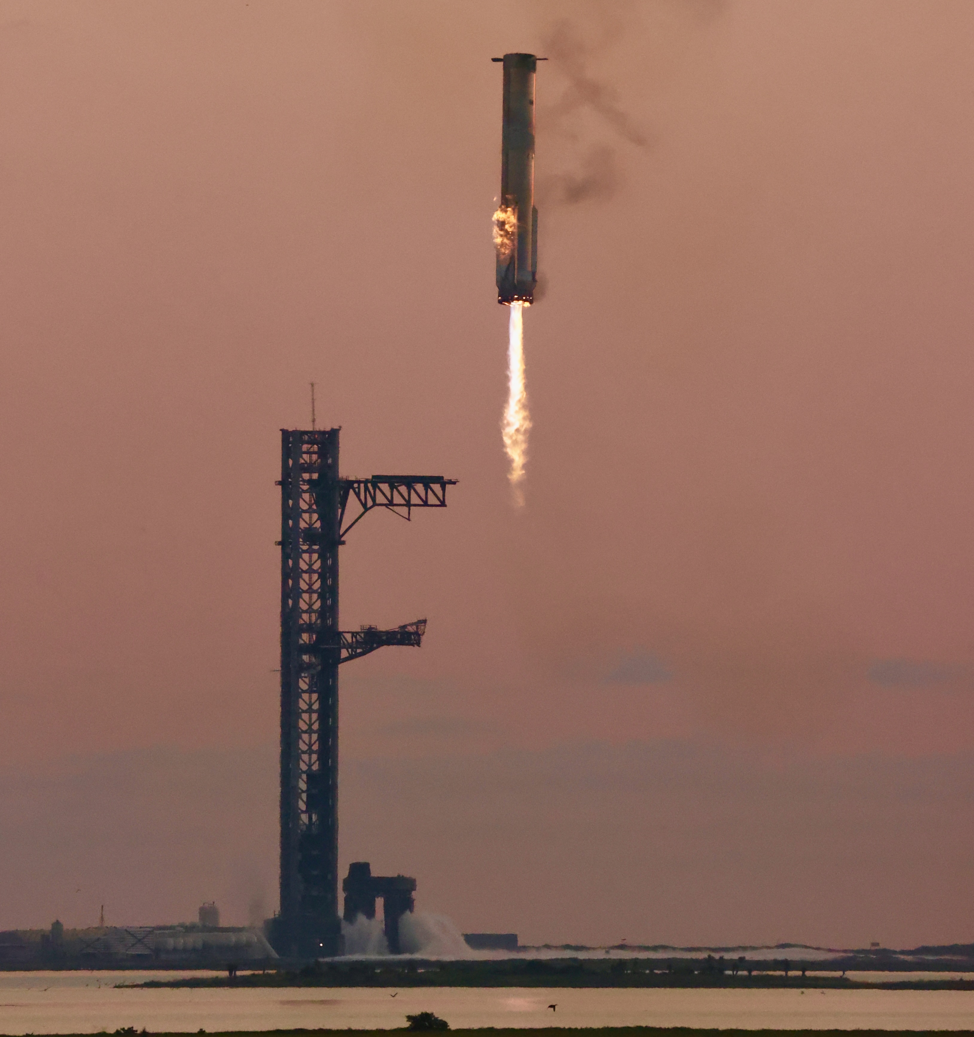 Space X Starship booster landing approach IFT-5