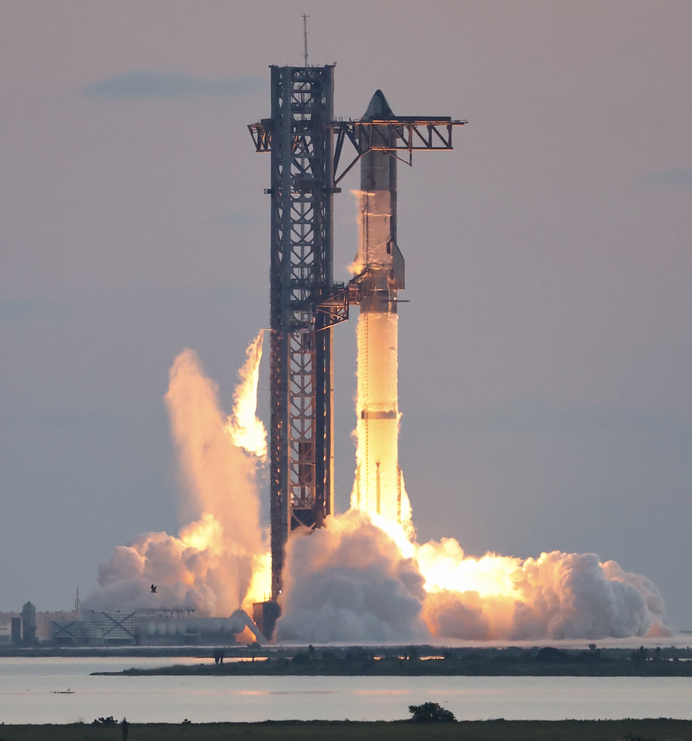 Ignición del Space X Starship durante el IFT-5