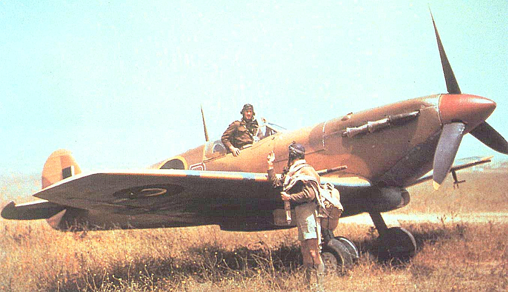 Spitfire V Bs 40 Sqn SAAF com pilotos em Gabes 1943