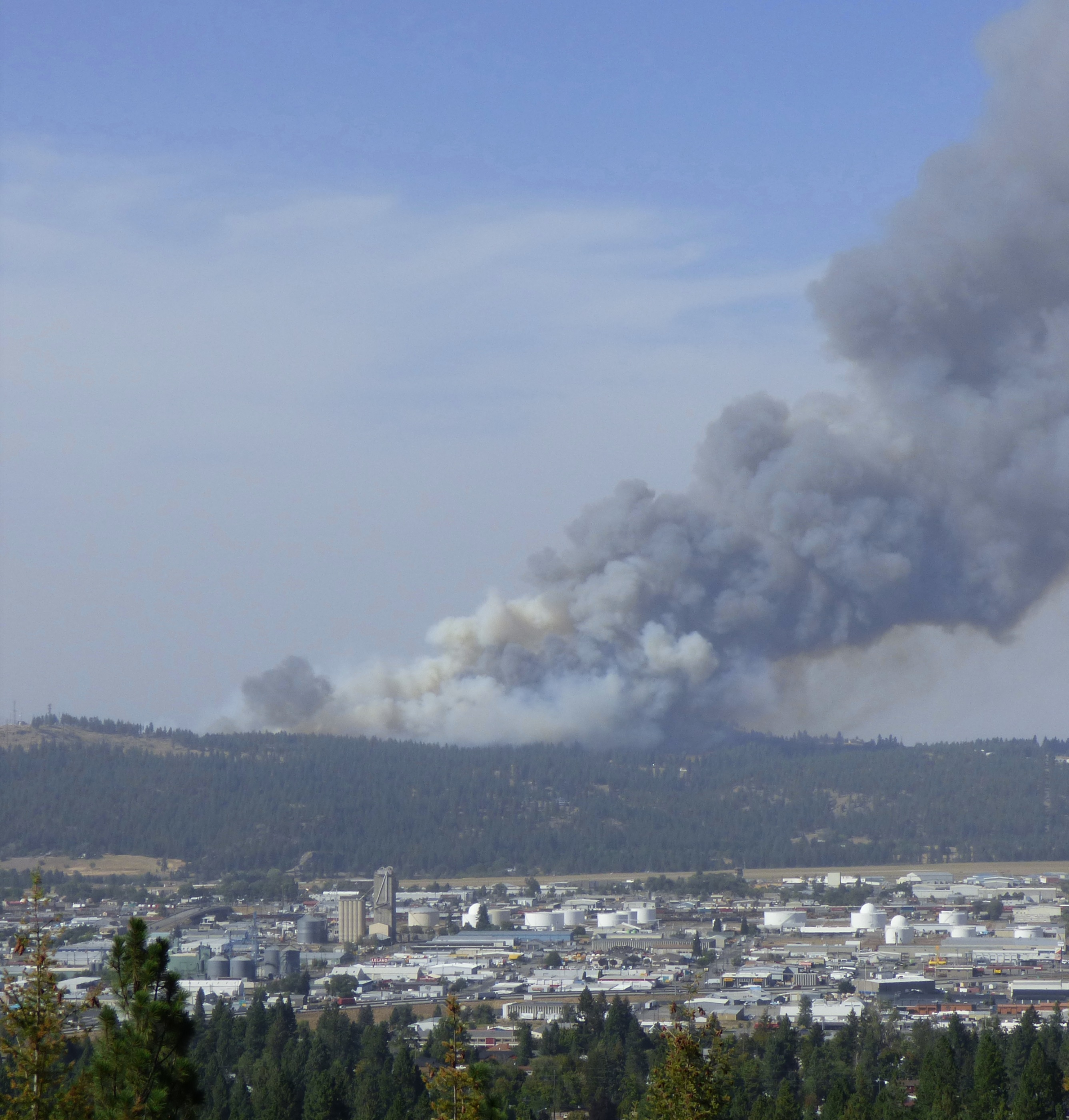 Colonna di fumo dell'incendio Spokane Complex Fire