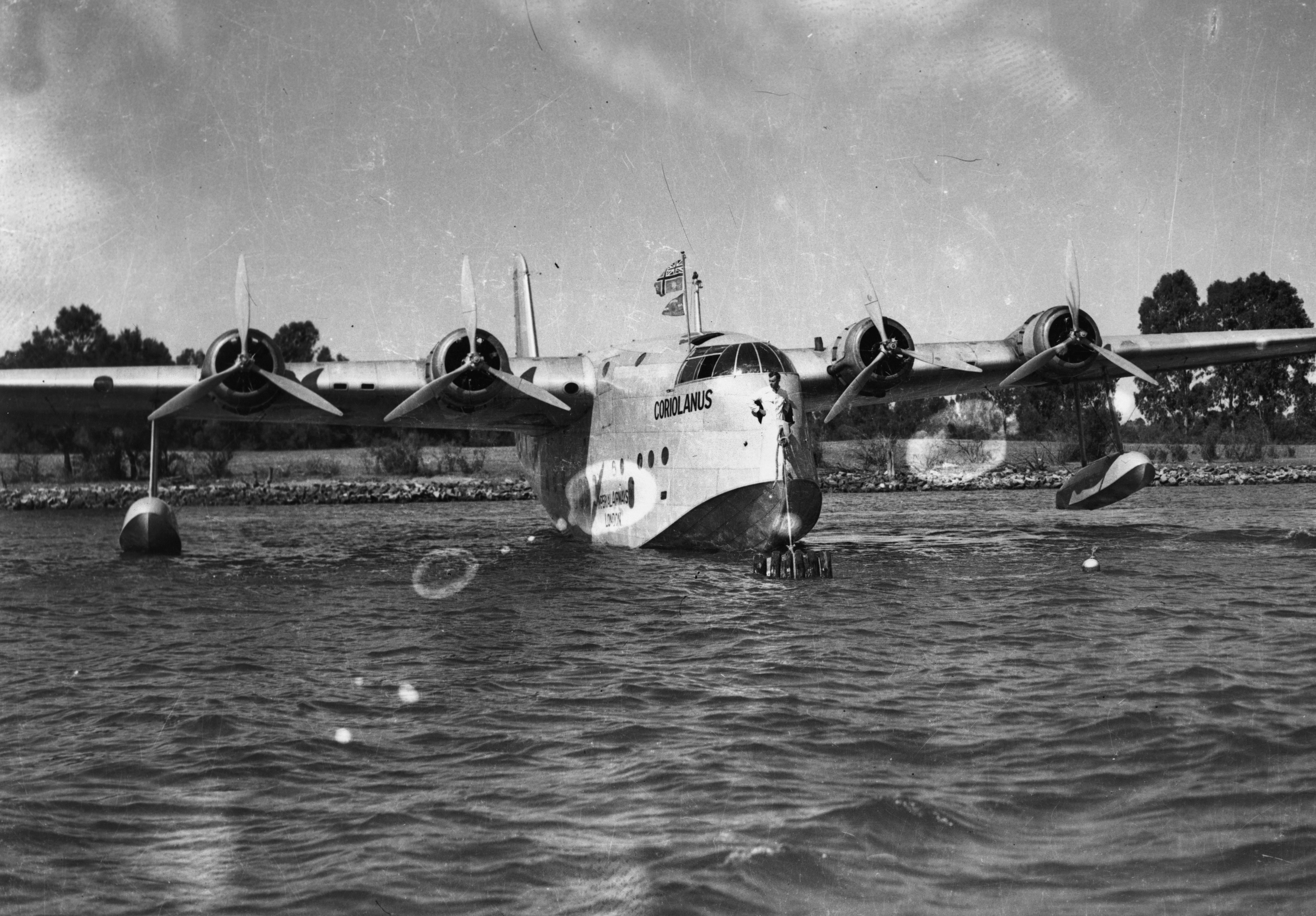 State Lib Qld 1 190231 Hidroavión S.23 Coriolanus, amarrado en Pinkenba, río Brisbane, 1939