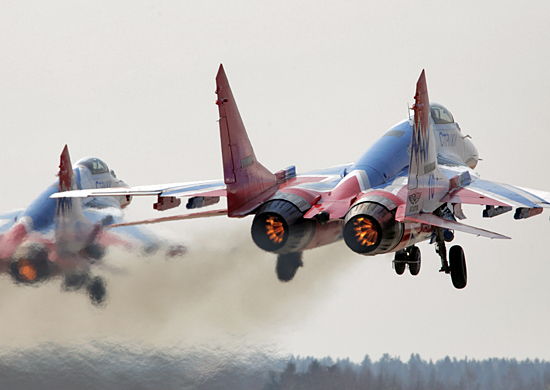 Sukhoi Su-27 — Gruppo aereo Strizhi (2010-04-16) 01