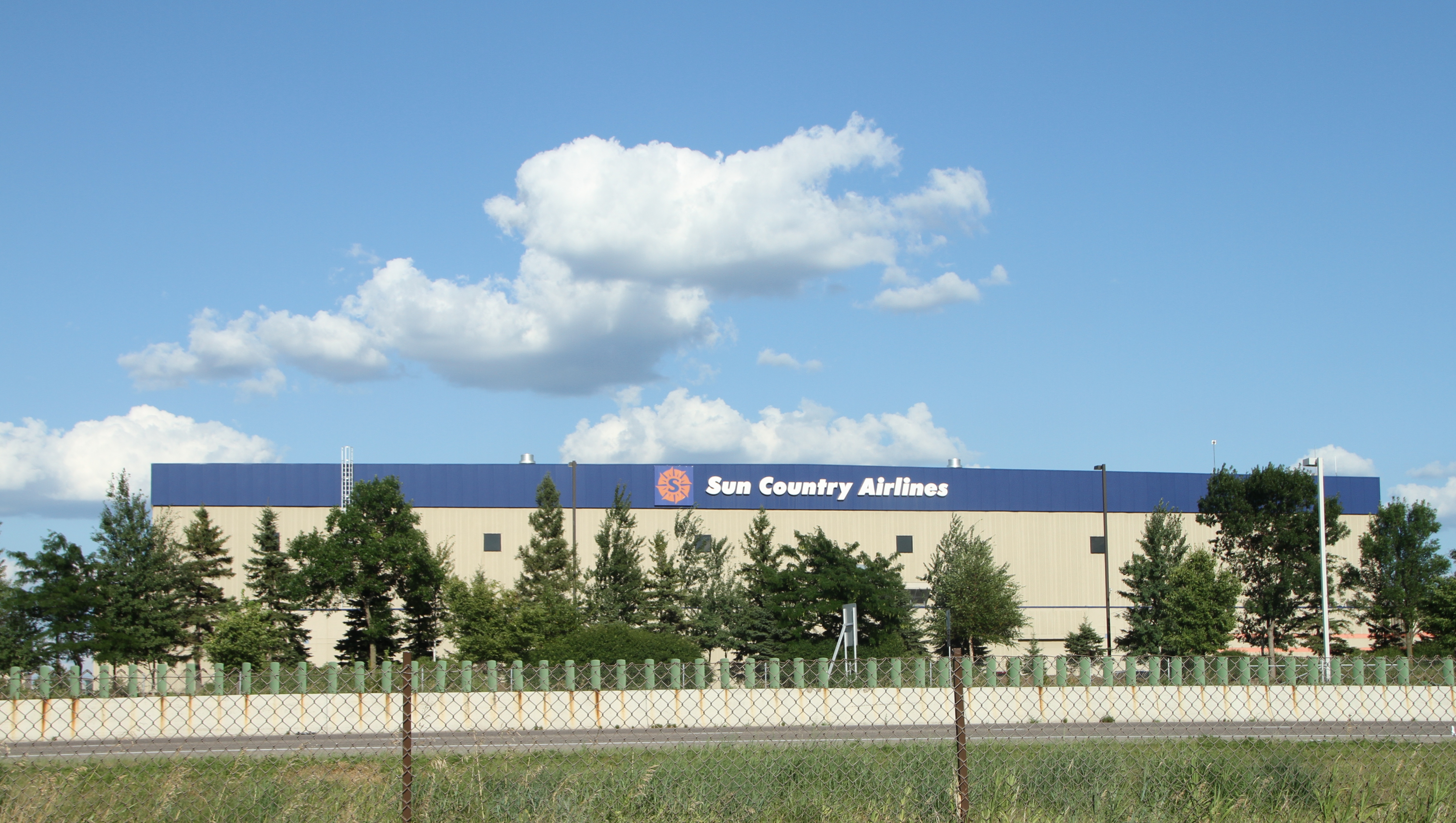 Sun Country Airlines stpaul MN IMG 1755