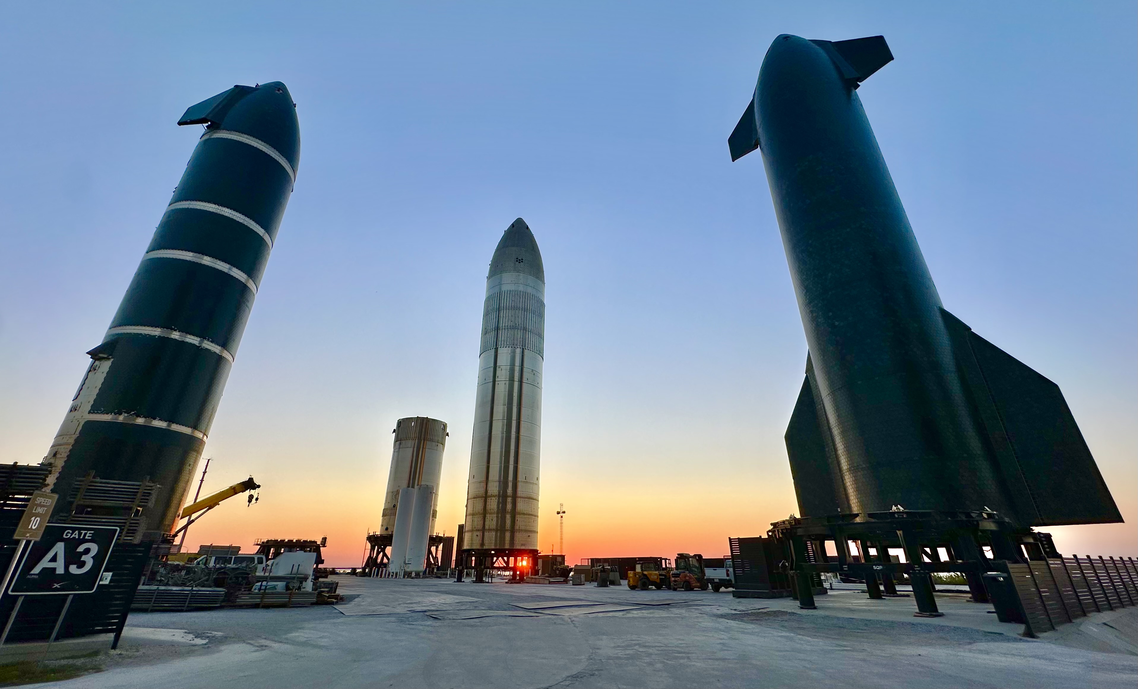 Sonnenuntergang im Rocket Garden von Starbase