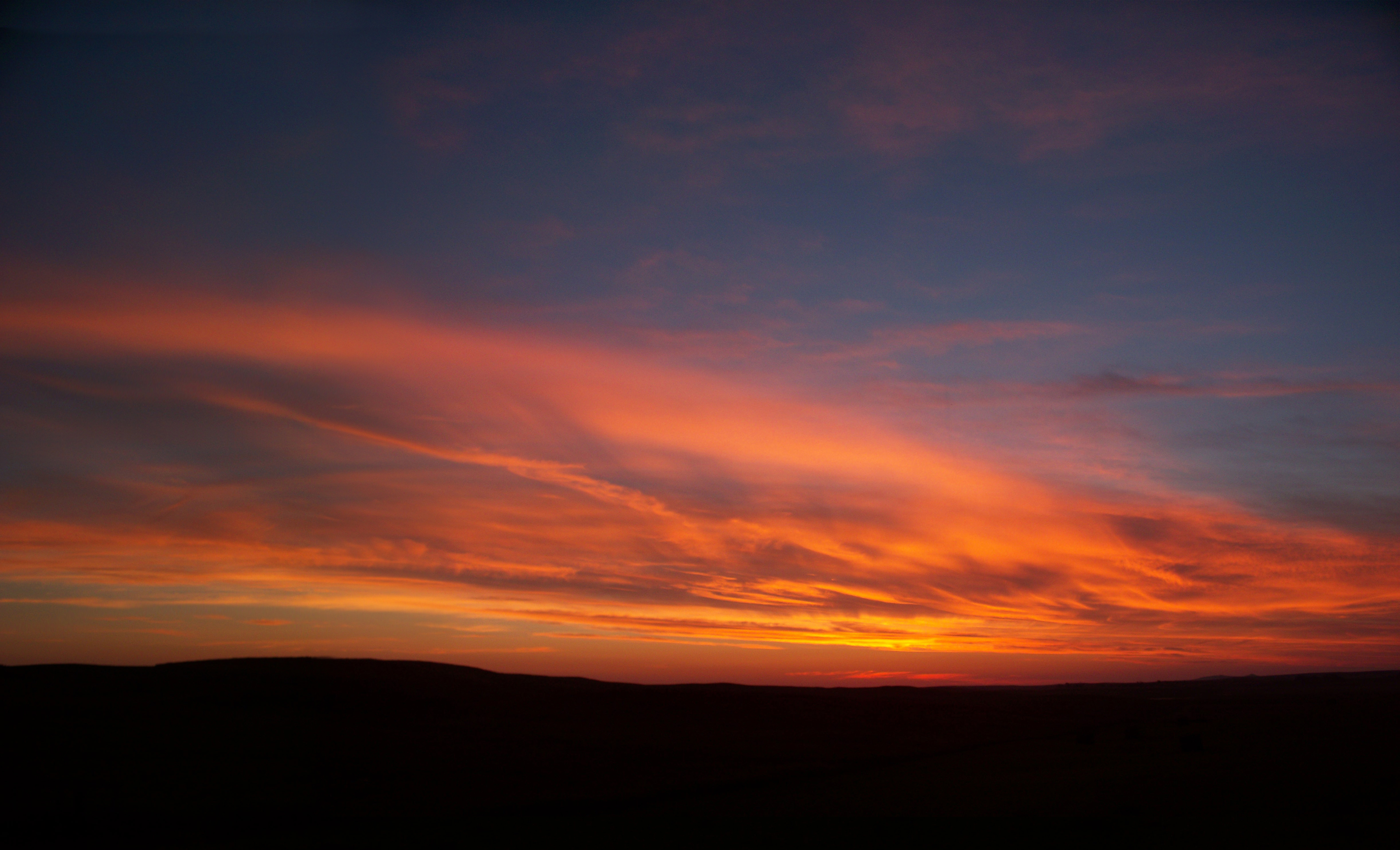 Tramonto arancione a spirale nel North Dakota, di Victoria Lee Croasdell