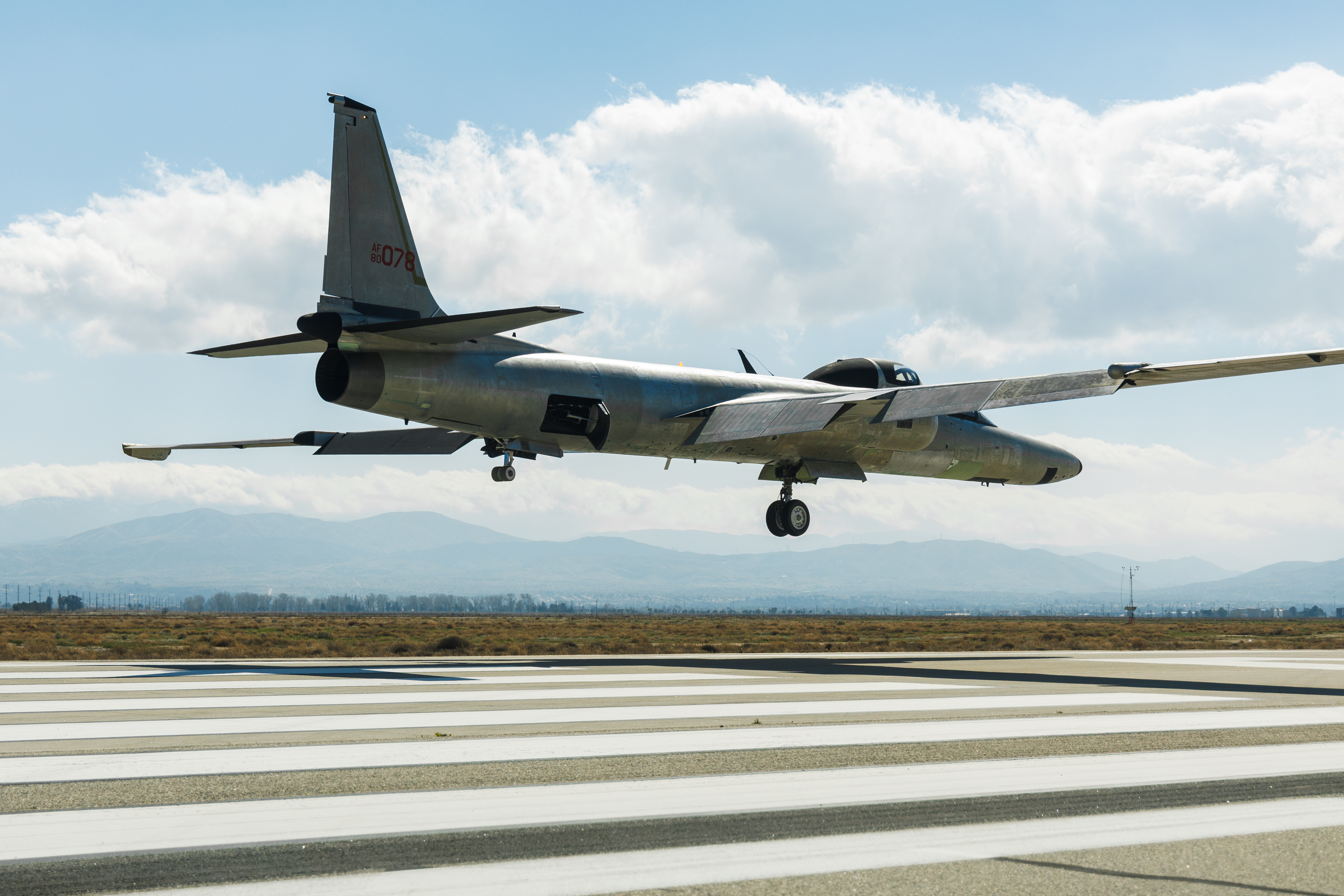 TU-2S Dragon Lady arrivant pour la peinture finale à Plant 42