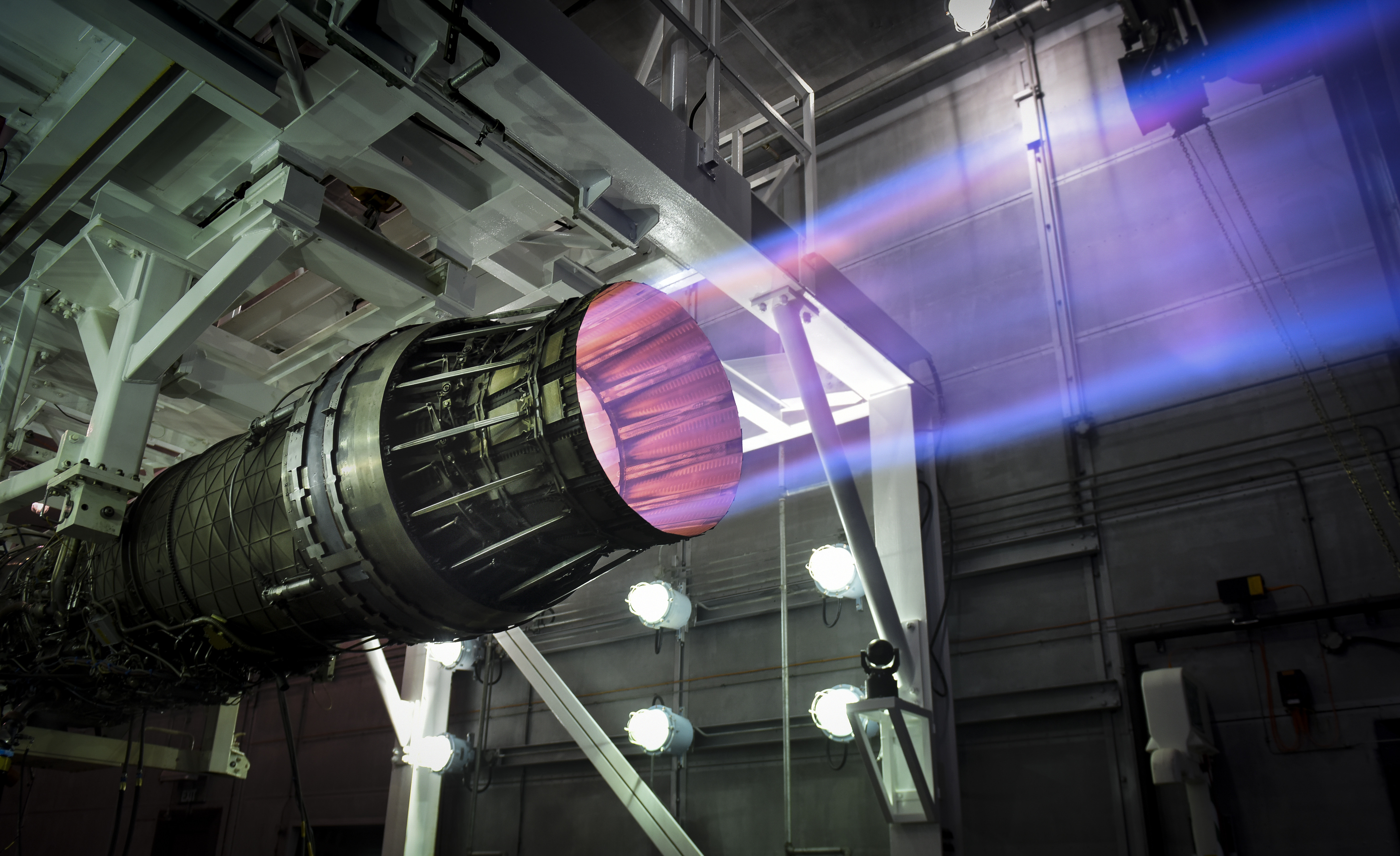 Prueba de un motor de aeronave F-15 en la Royal Air Force Lakenheath (2)