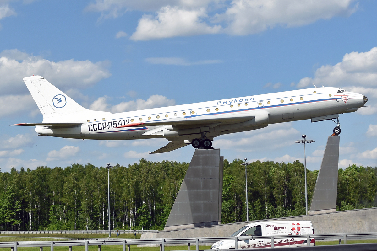 Tupolev Tu-104