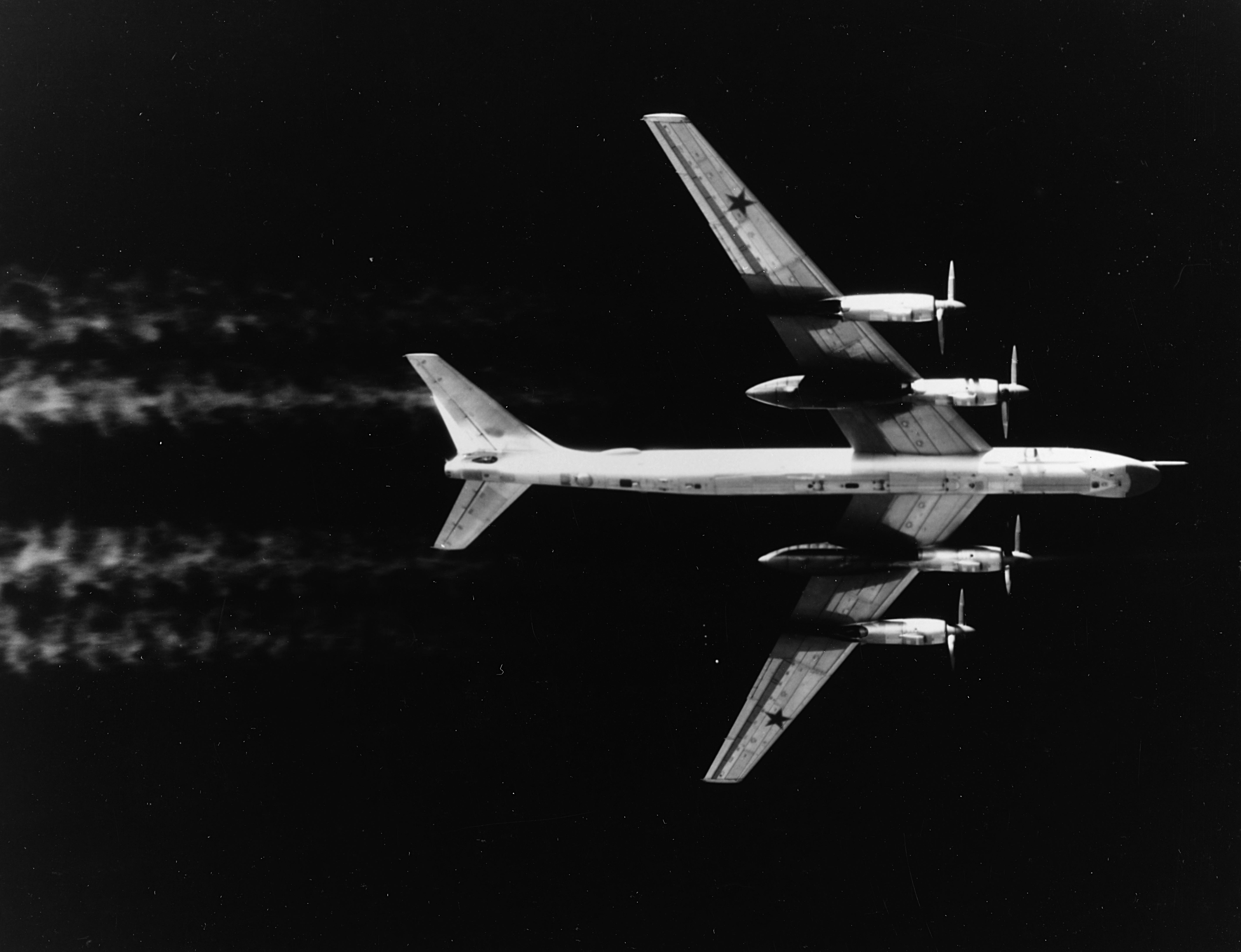 Tu-95 Bear, foto aire-aire, 1963 (USN 711248)