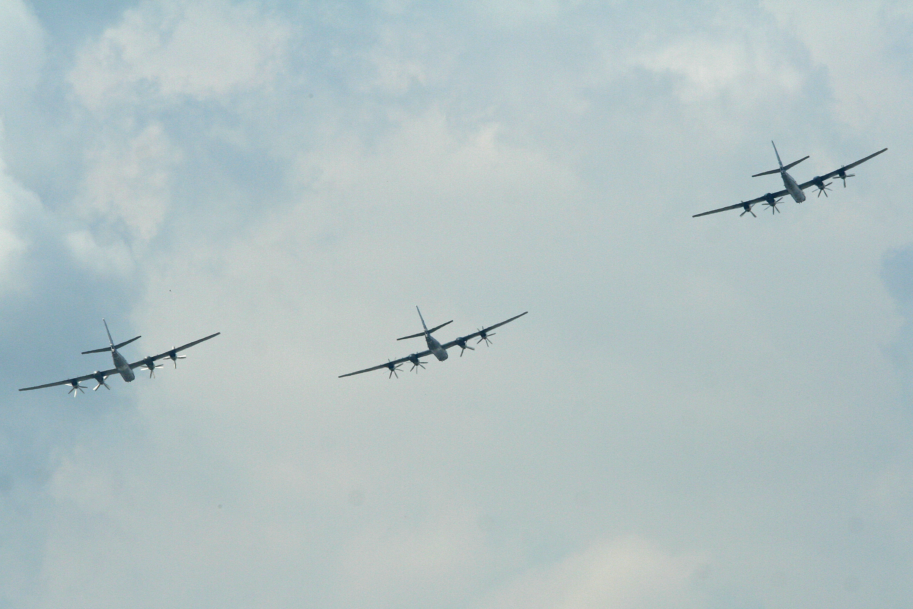 Tu-95 Bear formation - Zhukovsky 2012