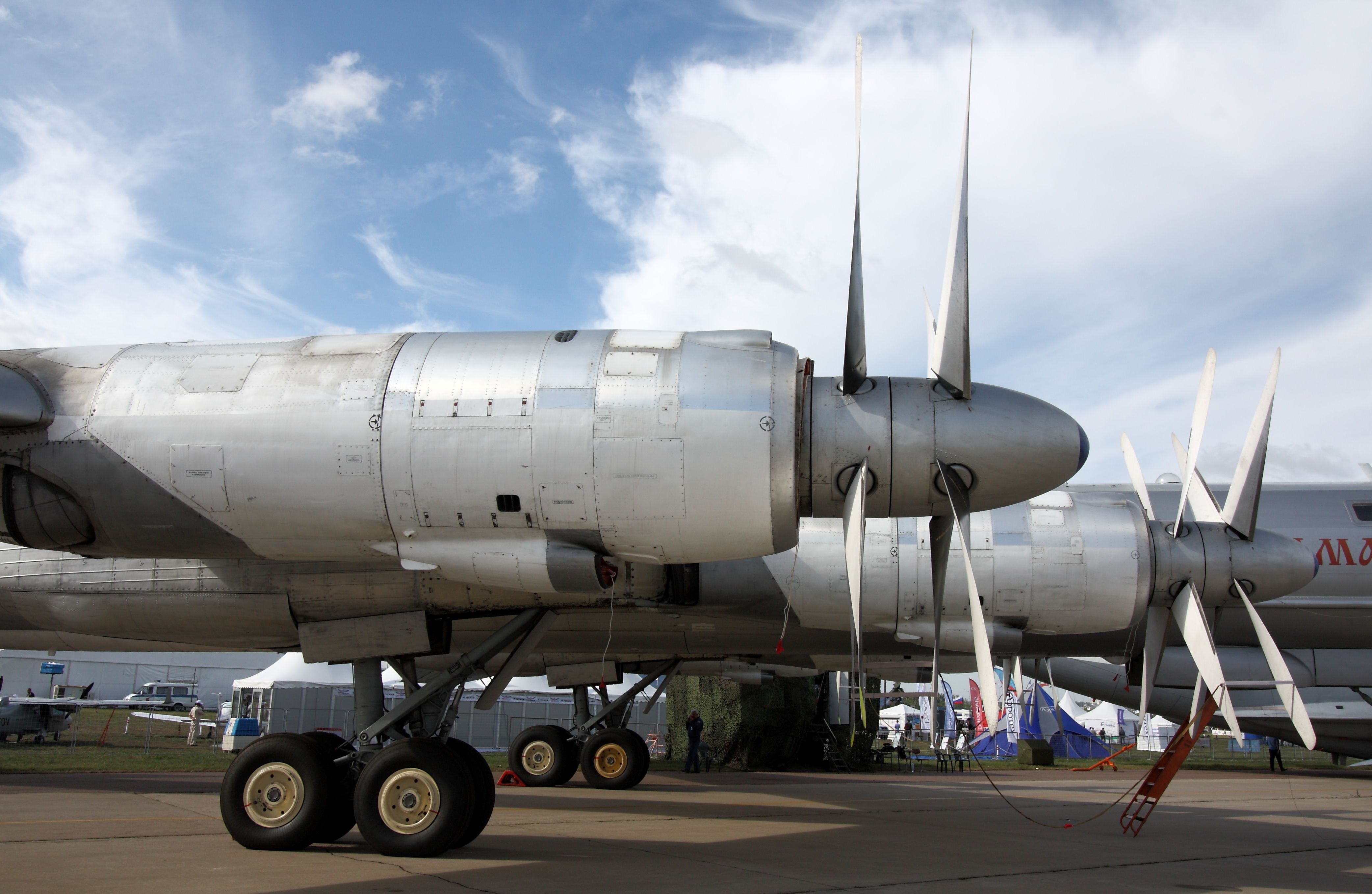 Tupolev Tu-95MS at the MAKS-2011 (03)