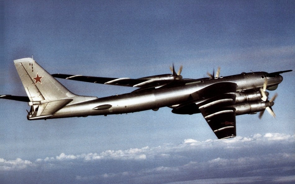Tupolev Tu-95 Bear side view aft 1984