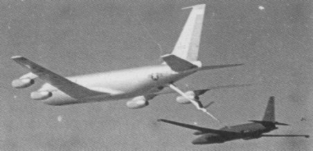 U-2F repostando en vuelo de un KC-135Q