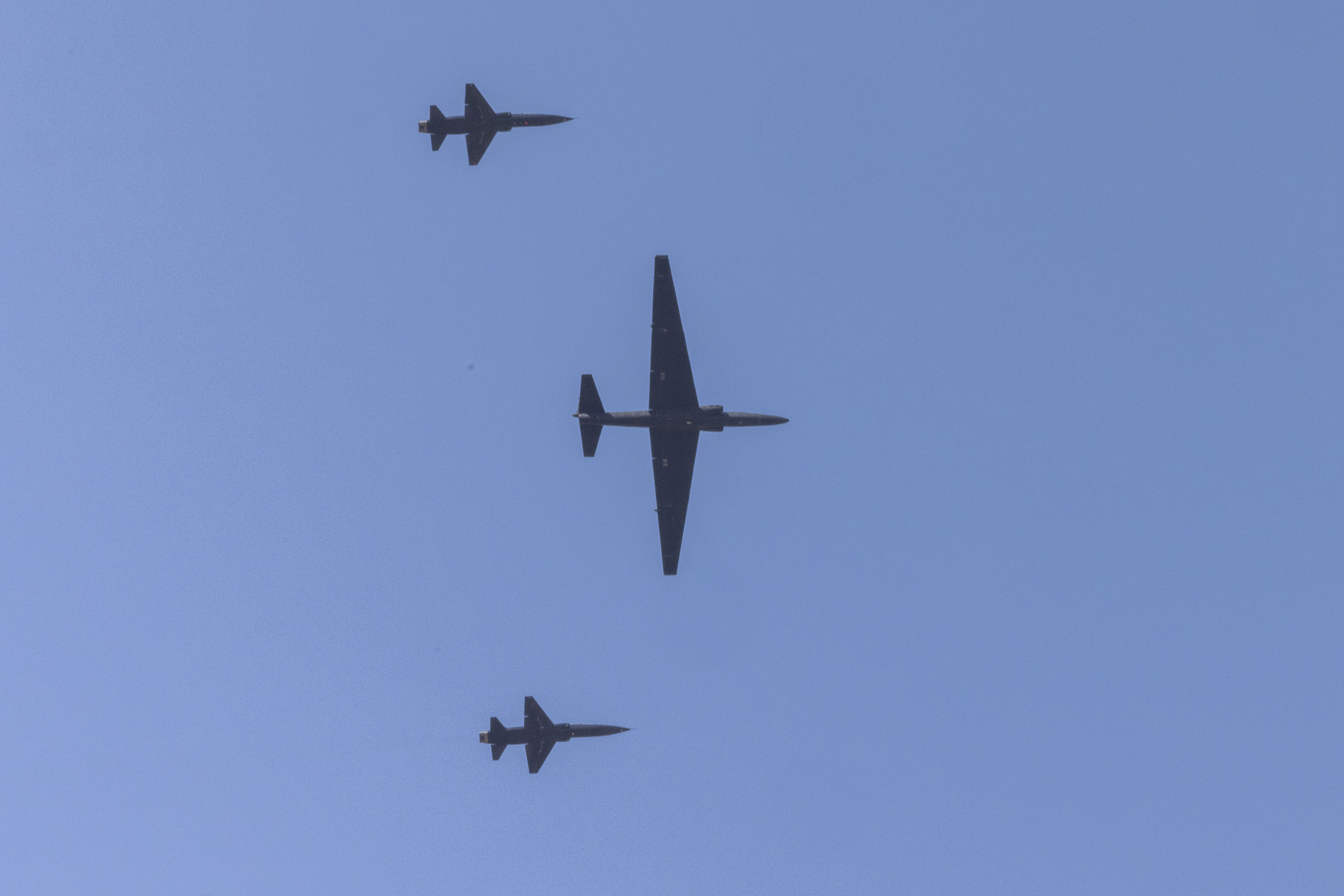 U-2 volando en formación con T-38 de acompañamiento