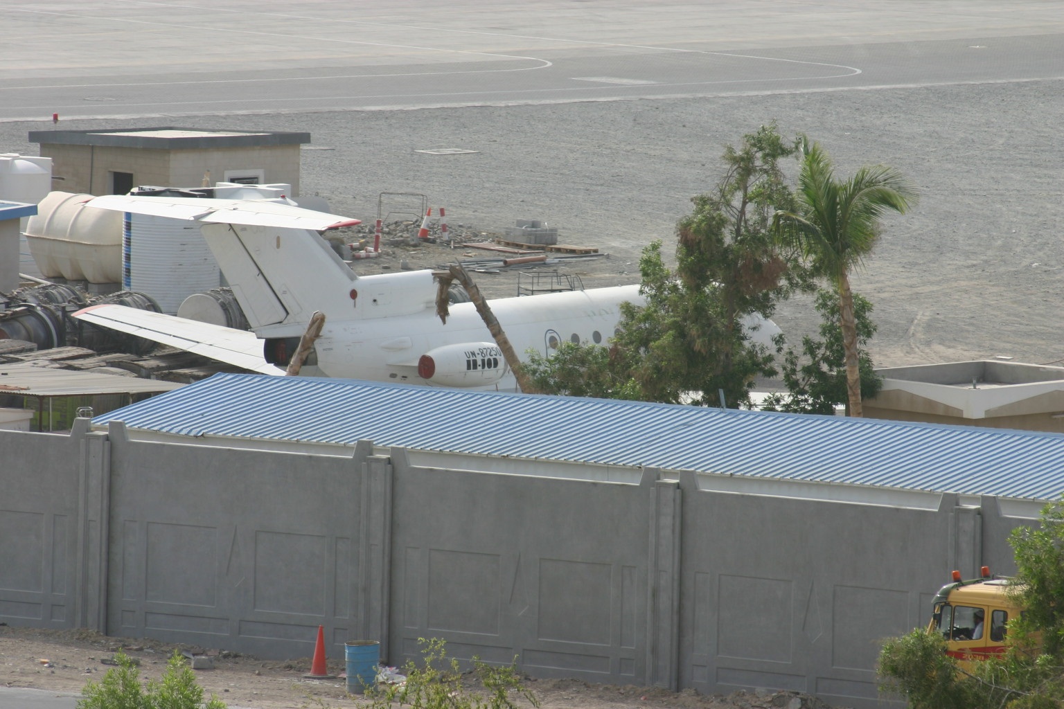 UN-87250 Yakolev Yak 40 All White Colours