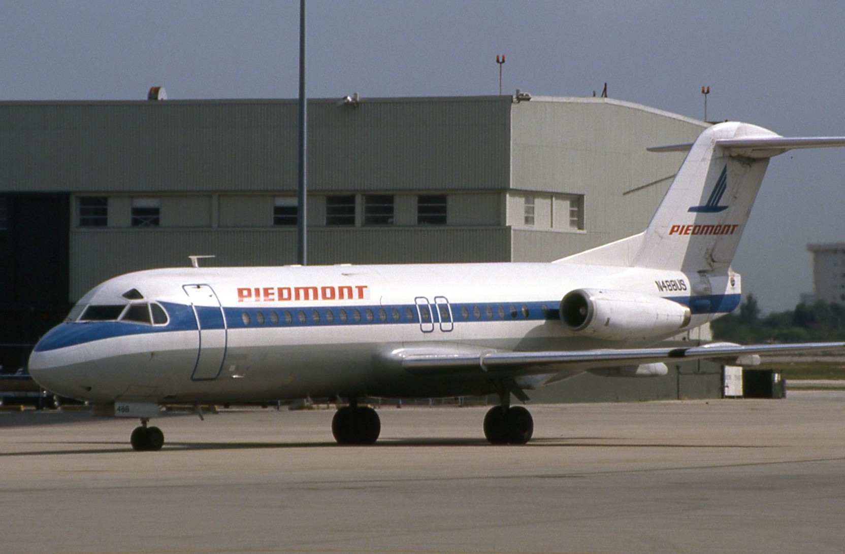 US Air Fokker F28-1000 N488US, Charlotte 1989