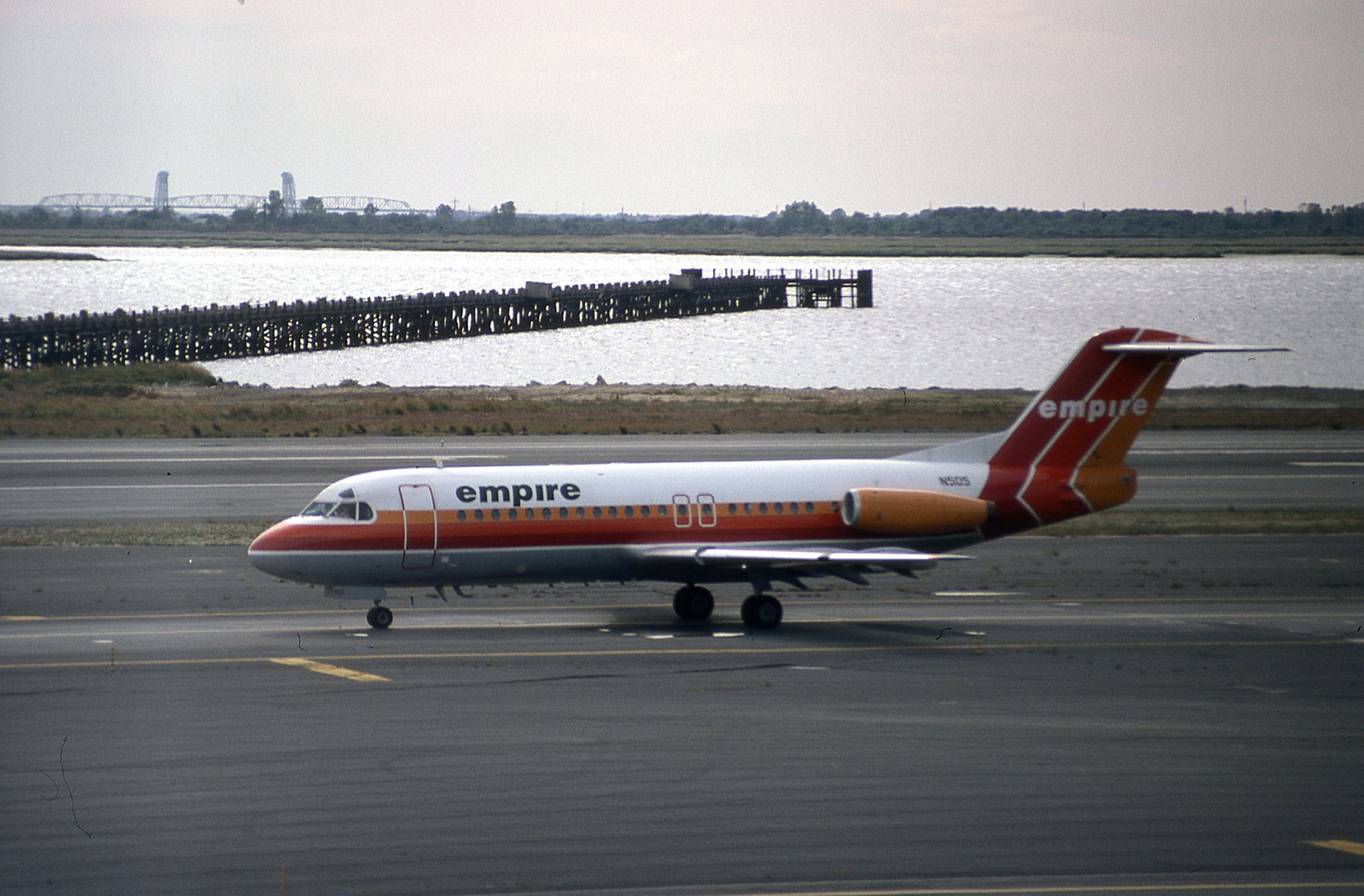 US Air Fokker F28 N505, JFK 1984