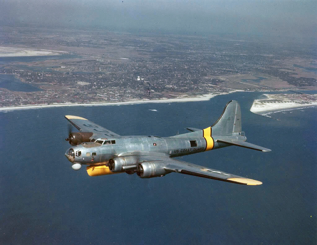Guardacostas de EE. UU. PB-1G en vuelo
