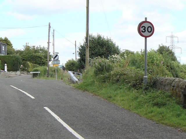 Ultrakurze 30MPH-Beschränkung - geograph org uk