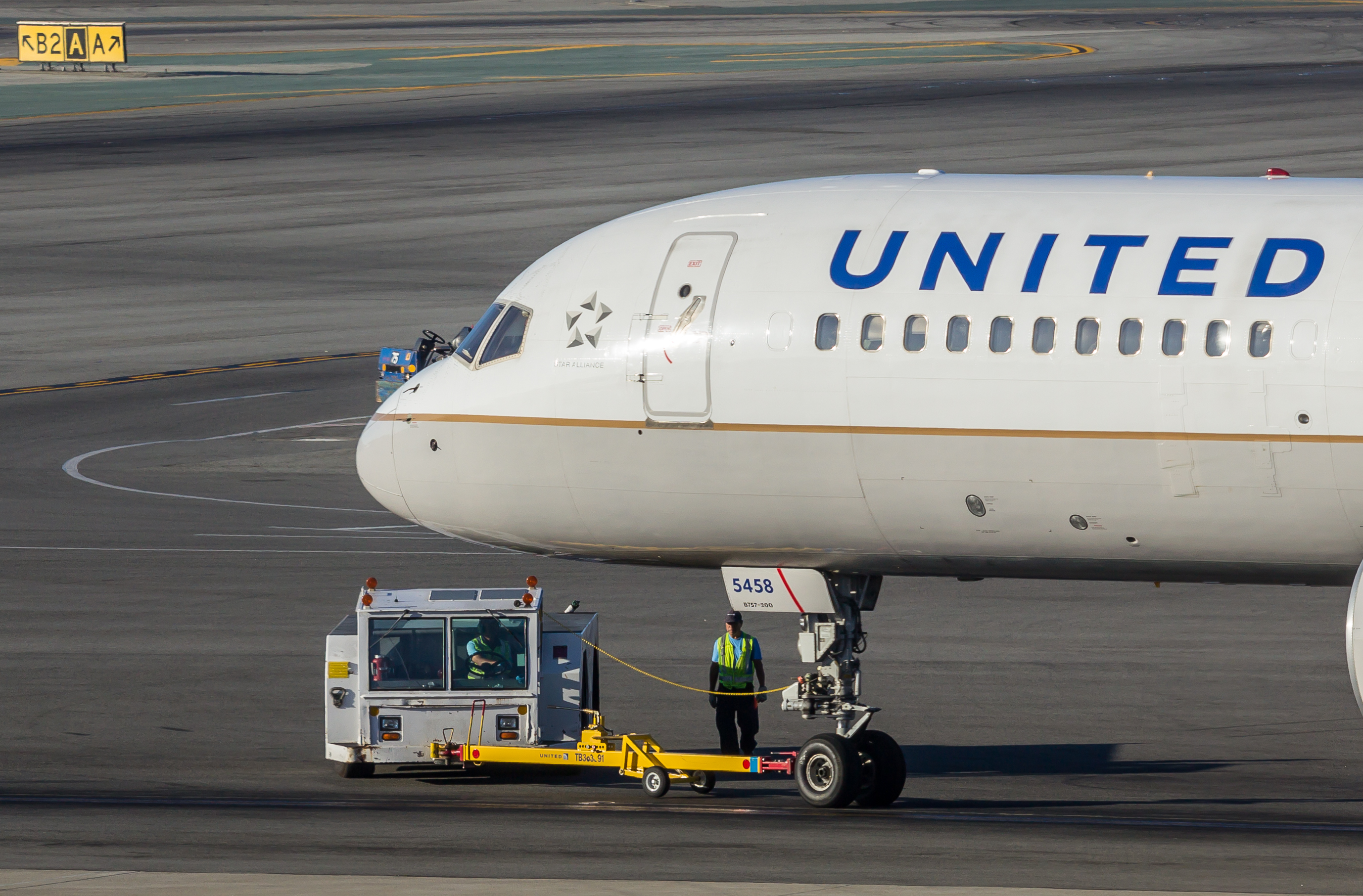 United Airlines - N558UA - Boeing 757-222 - San Francisco International Airport 0713
