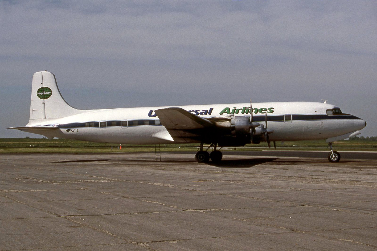 Universal Airlines Douglas DC-6 N861TA, Willow Run, Detroit MI, Jun90