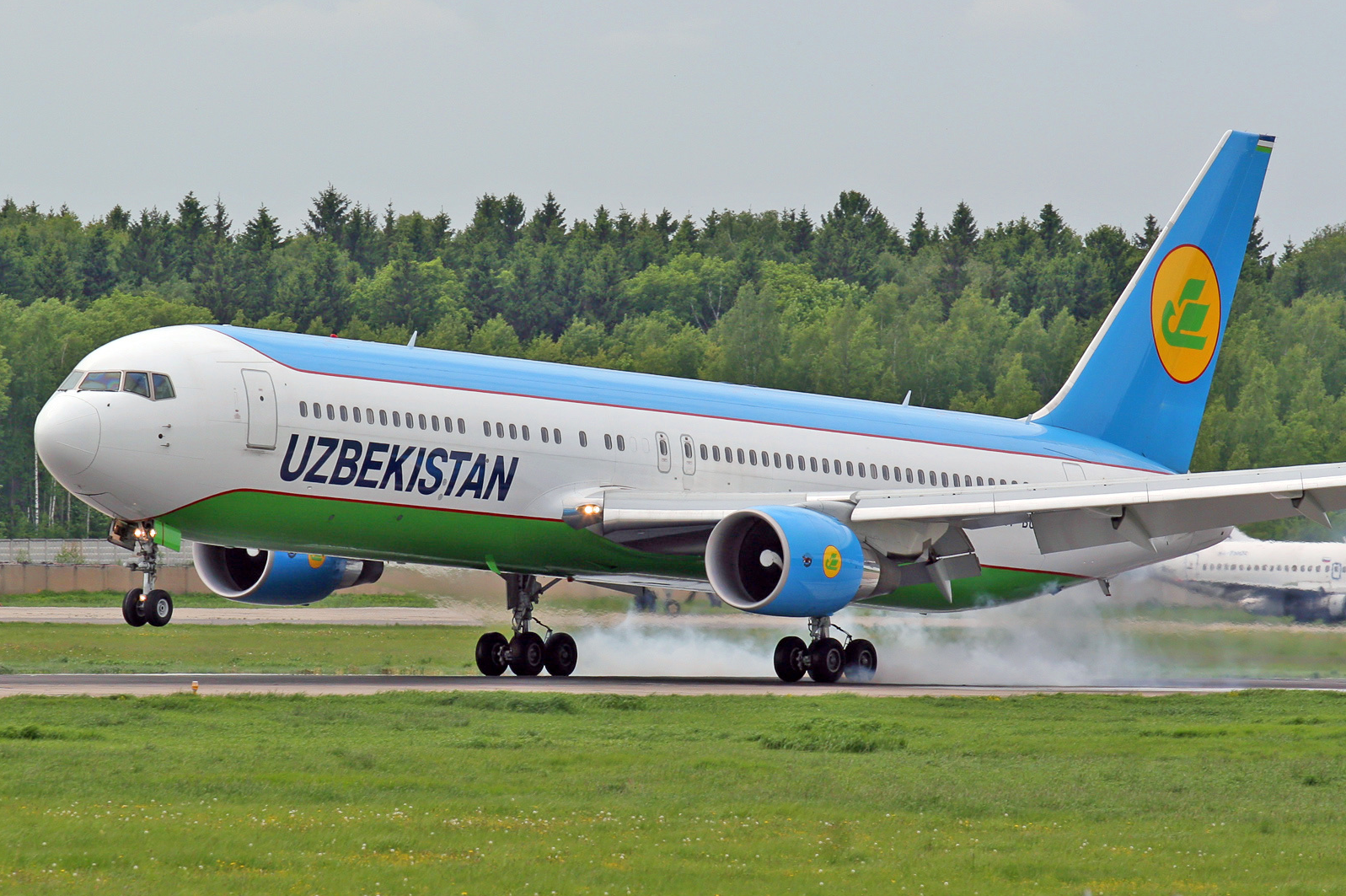 Uzbekistan Airways Boeing 767-300ER DME 2006-6-3
