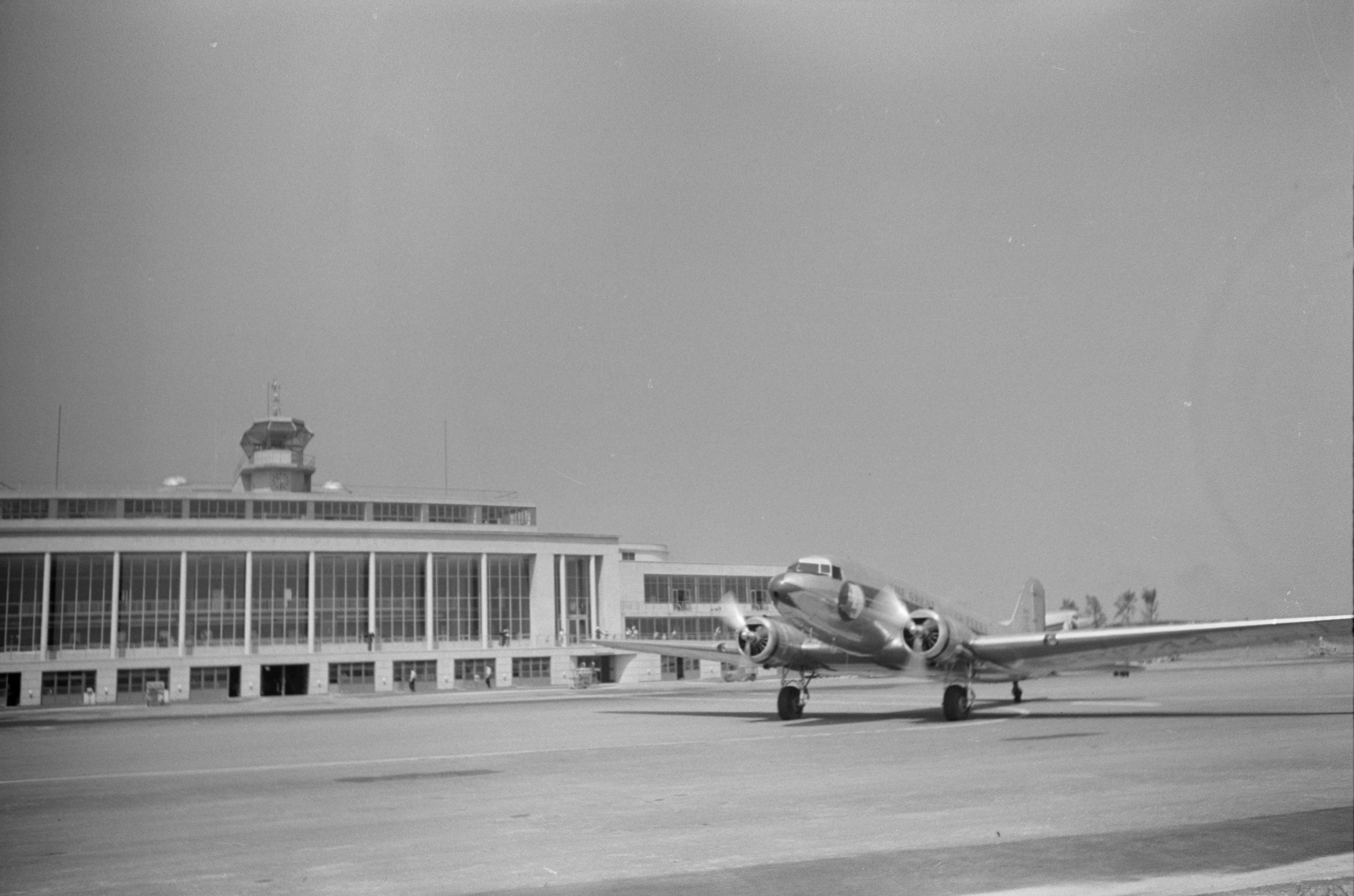 Douglas DC-3