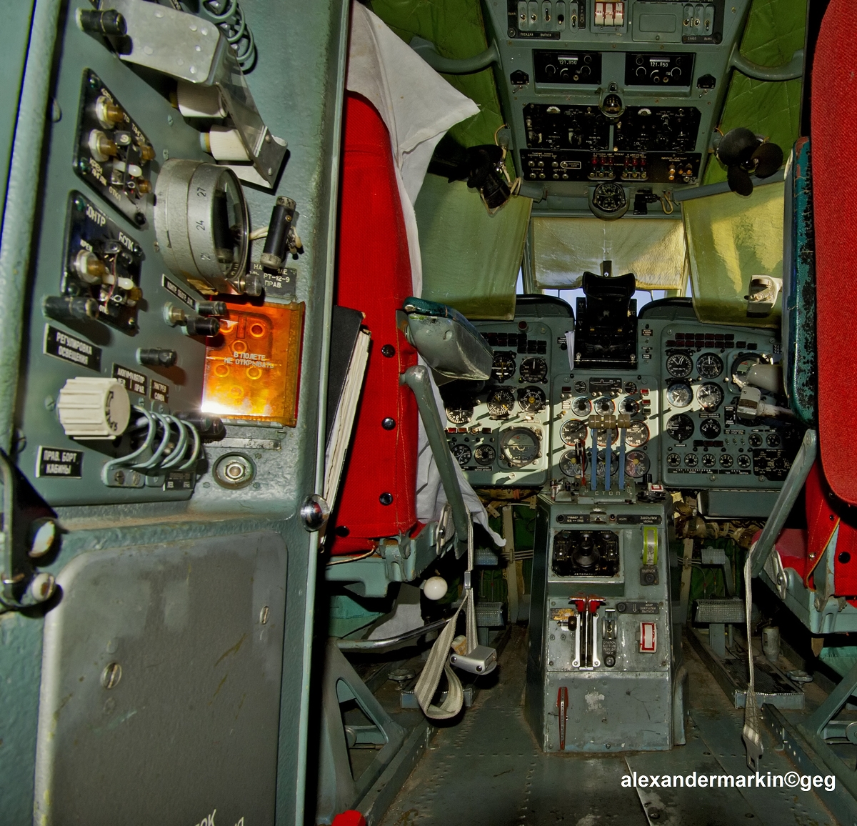 Willkommen im Cockpit. Yak-40 RA-87500