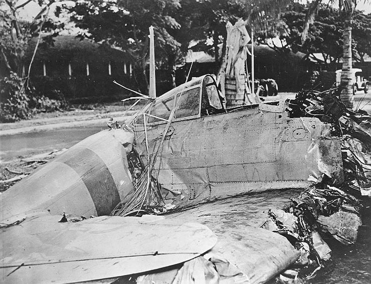 Relitto di uno Zero Modello 21 a Fort Kamehameha, fotografia ufficiale della US Navy