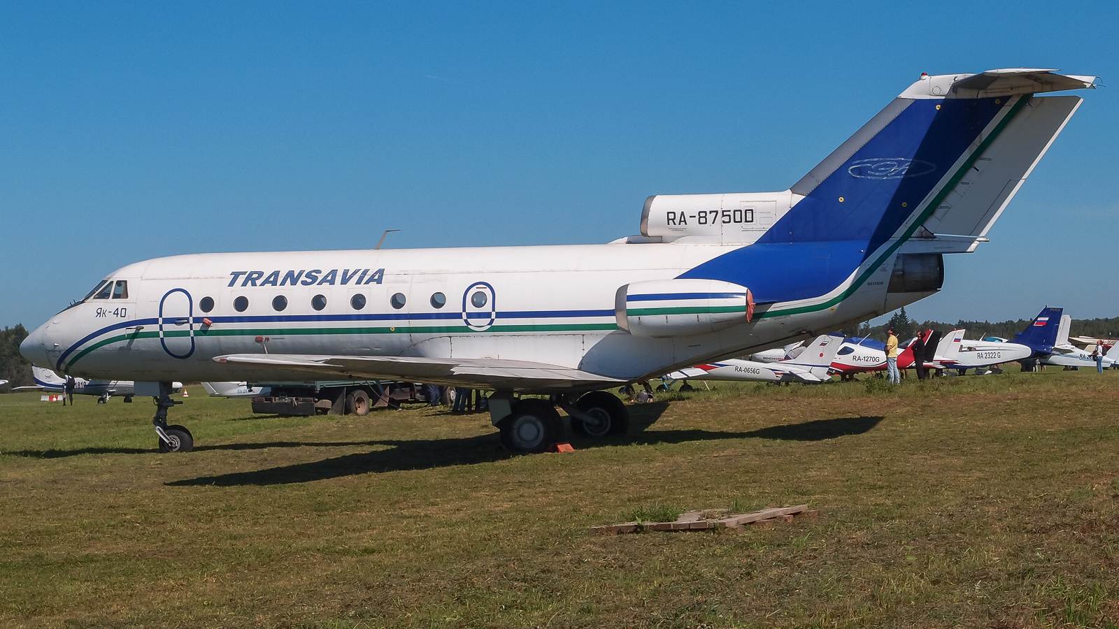 Yakovlev Yak-40 RA-87500 con la librea de Transavia