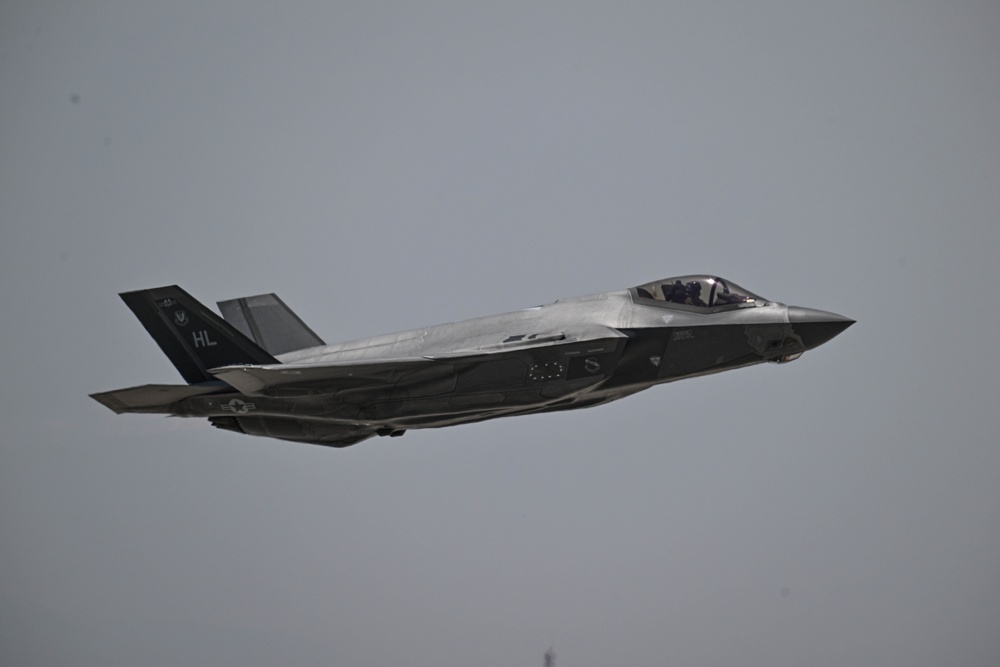F-35A Lightning II del Demonstration Team despega para practicar en Santa Lucía