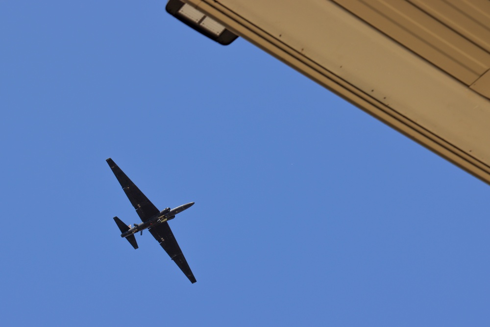 Un U-2 Dragon Lady survole la base de Beale