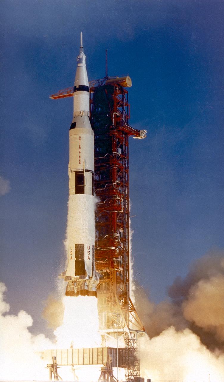 Descolagem do Saturn V (SA-506) do Apollo 11 a partir do Complexo de Lançamento 39A