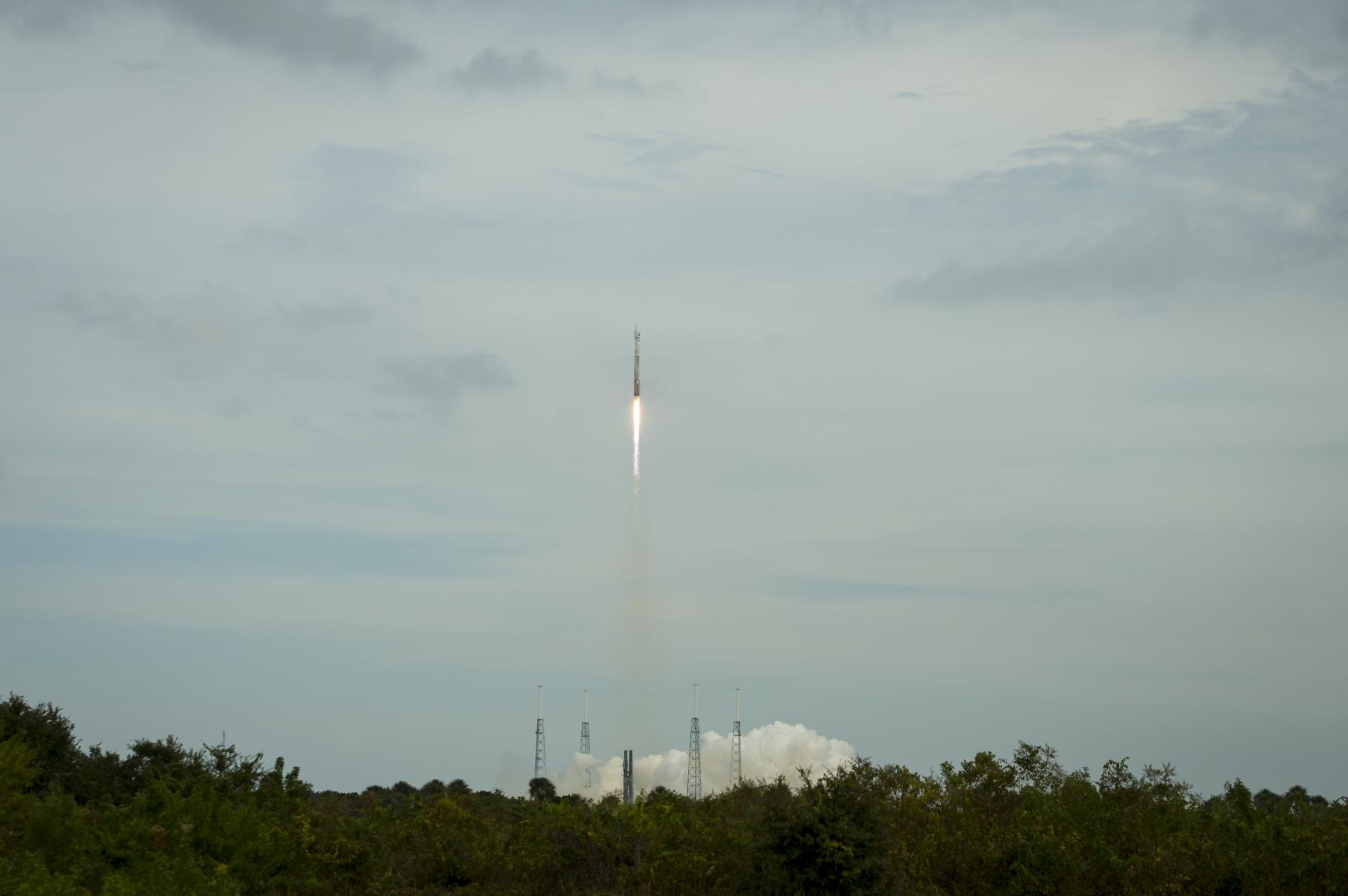 Atlas V launches NASA's MAVEN spacecraft to Mars, 18 November 2013